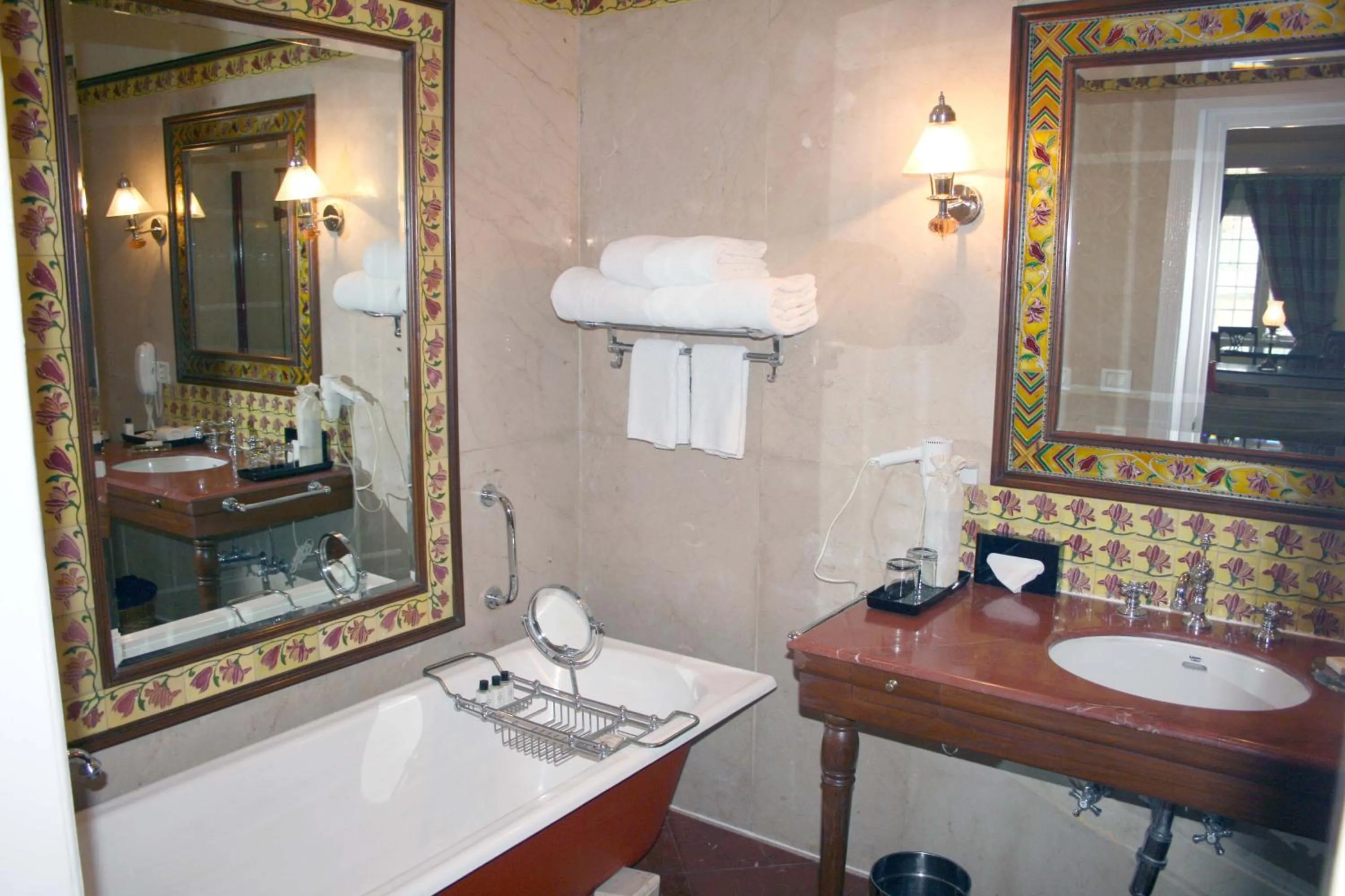 Bathroom in The LaLit Grand Palace Srinagar