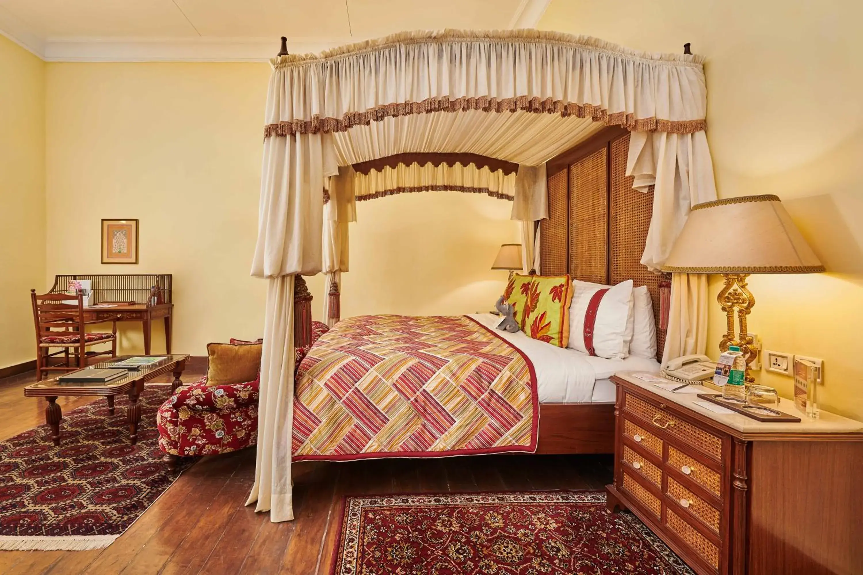 Bed in The LaLit Grand Palace Srinagar Bed in The LaLit Grand Palace Srinagar