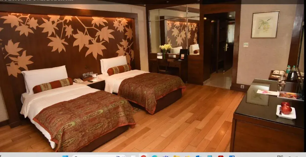 Bed in The LaLit Grand Palace Srinagar Bed in The LaLit Grand Palace Srinagar