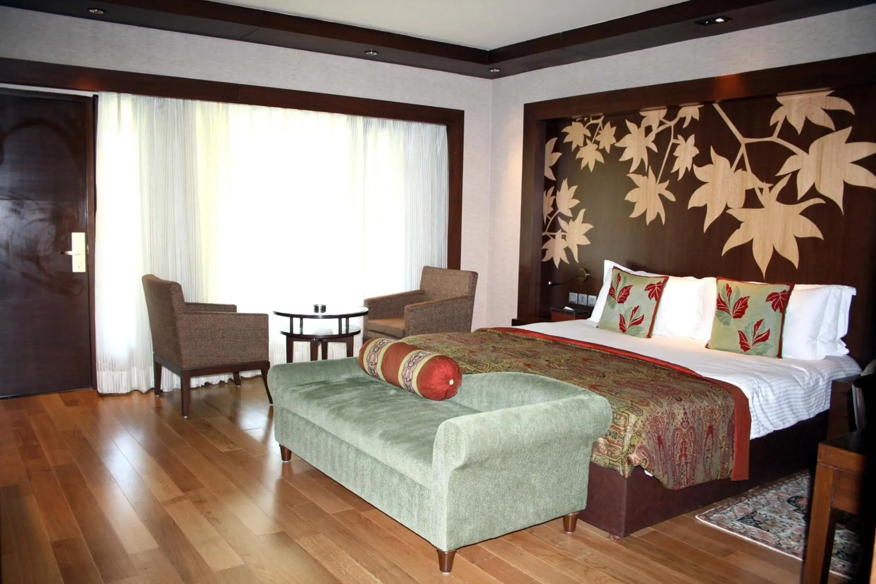 Deluxe First Floor King Bed in The LaLit Grand Palace Srinagar Deluxe First Floor King Bed in The LaLit Grand Palace Srinagar