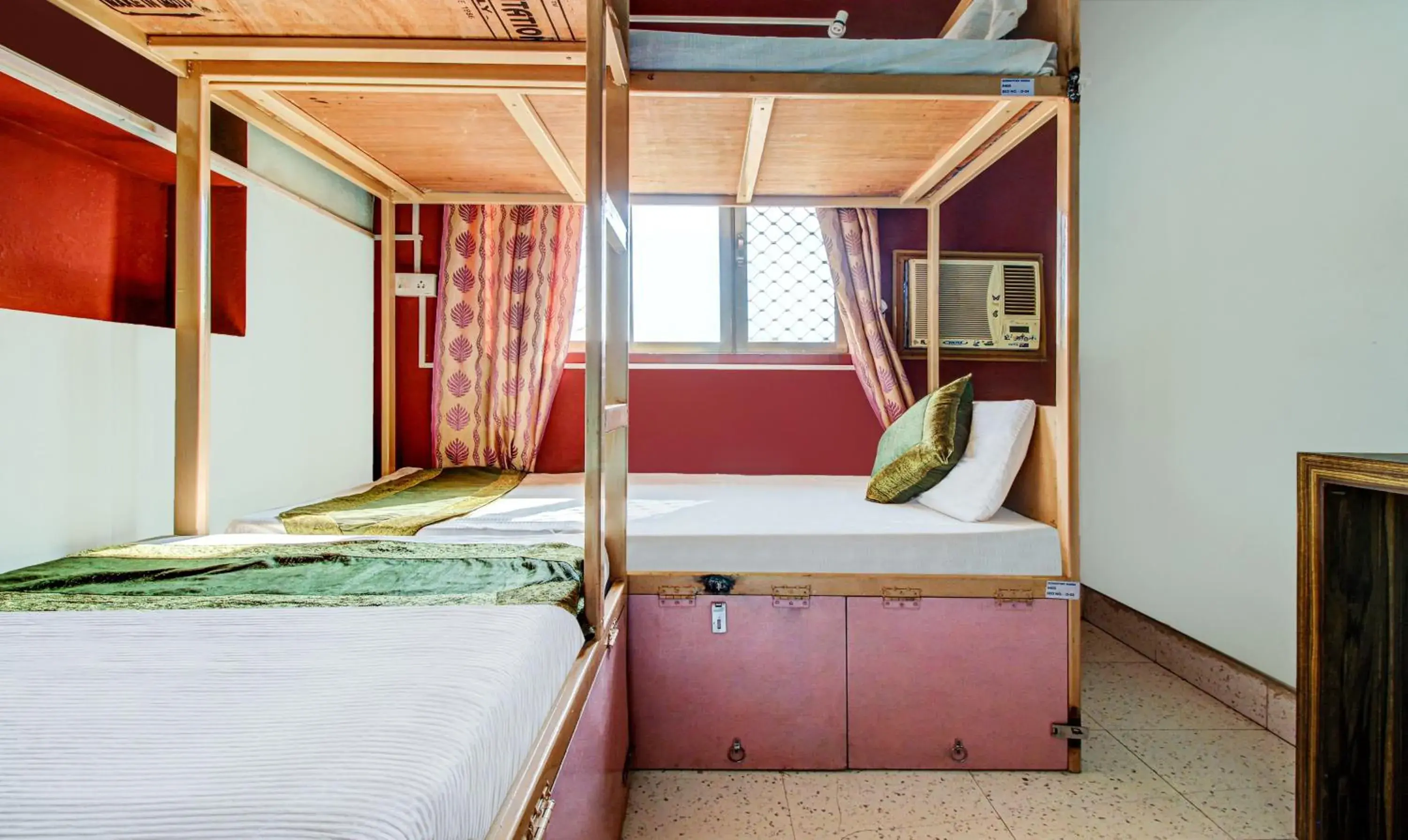 Restaurant/places to eat, Bed in Ganga Fuji Home Restaurant/places to eat, Bed in Ganga Fuji Home