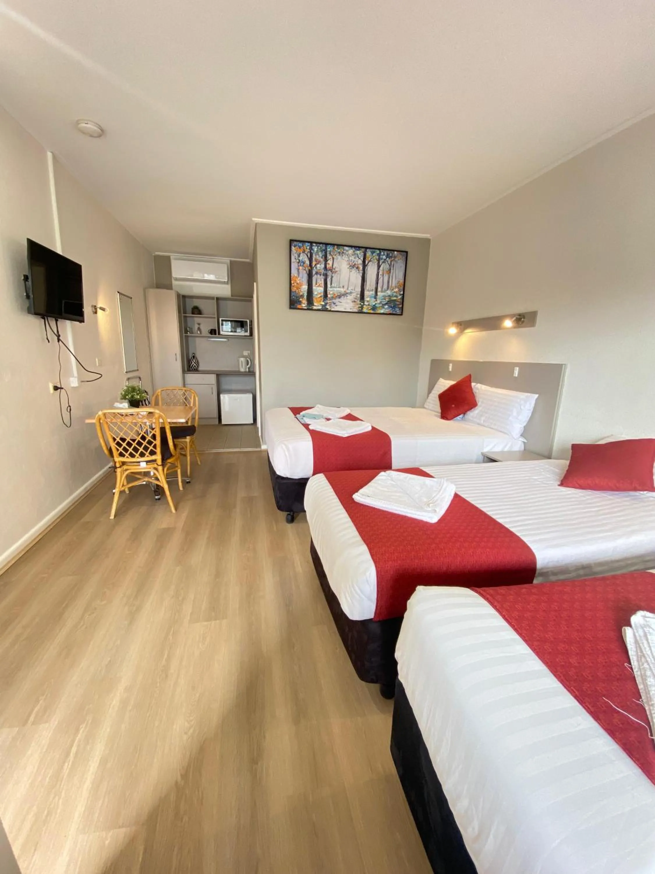 Bed in Cobb Inlander Motel