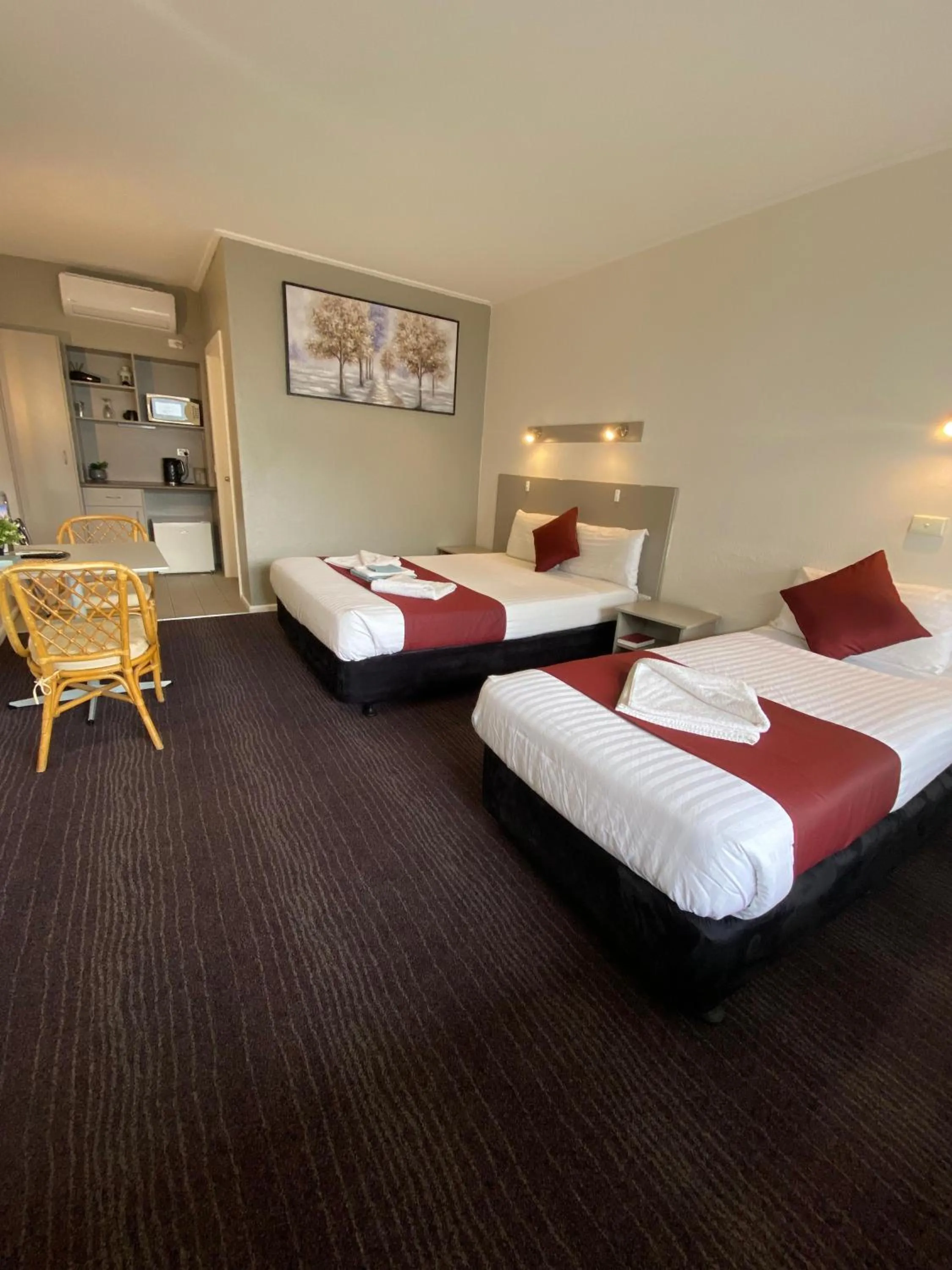 Bed in Cobb Inlander Motel