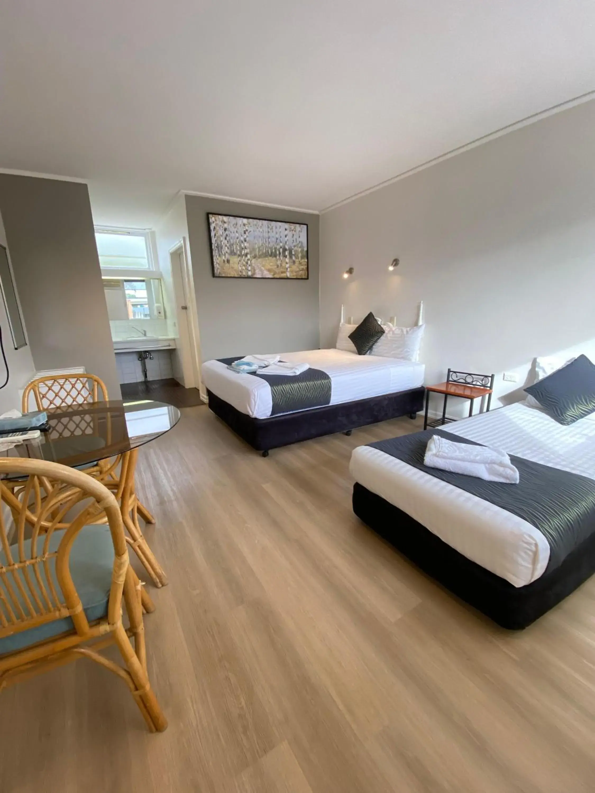 Photo of the whole room, Bed in Cobb Inlander Motel Photo of the whole room, Bed in Cobb Inlander Motel