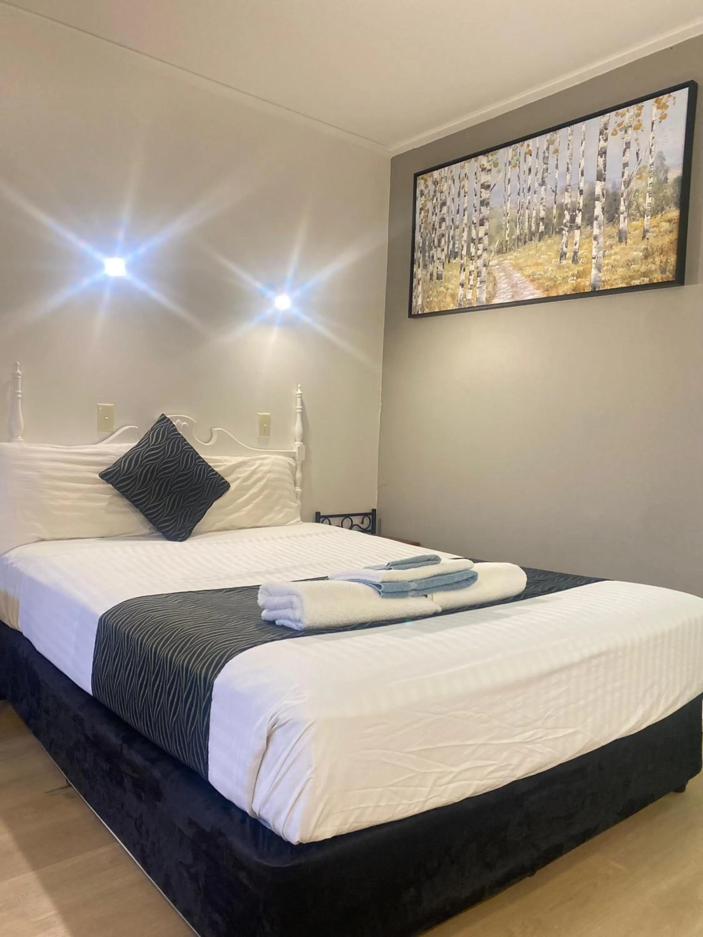 Bed in Cobb Inlander Motel