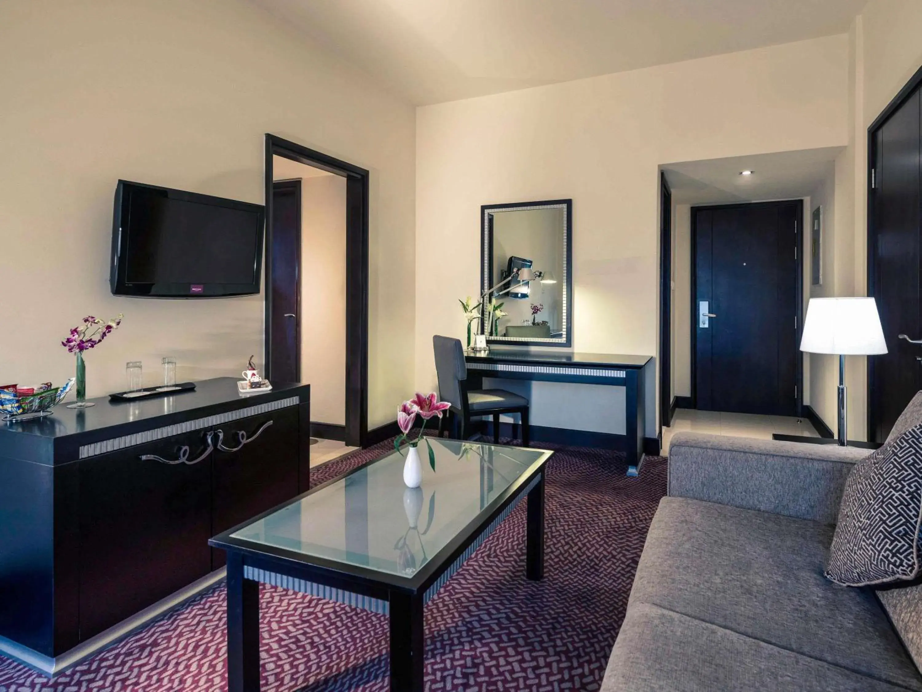 Bedroom in Mercure Gold Hotel Jumeirah Dubai by Accor Bedroom in Mercure Gold Hotel Jumeirah Dubai by Accor