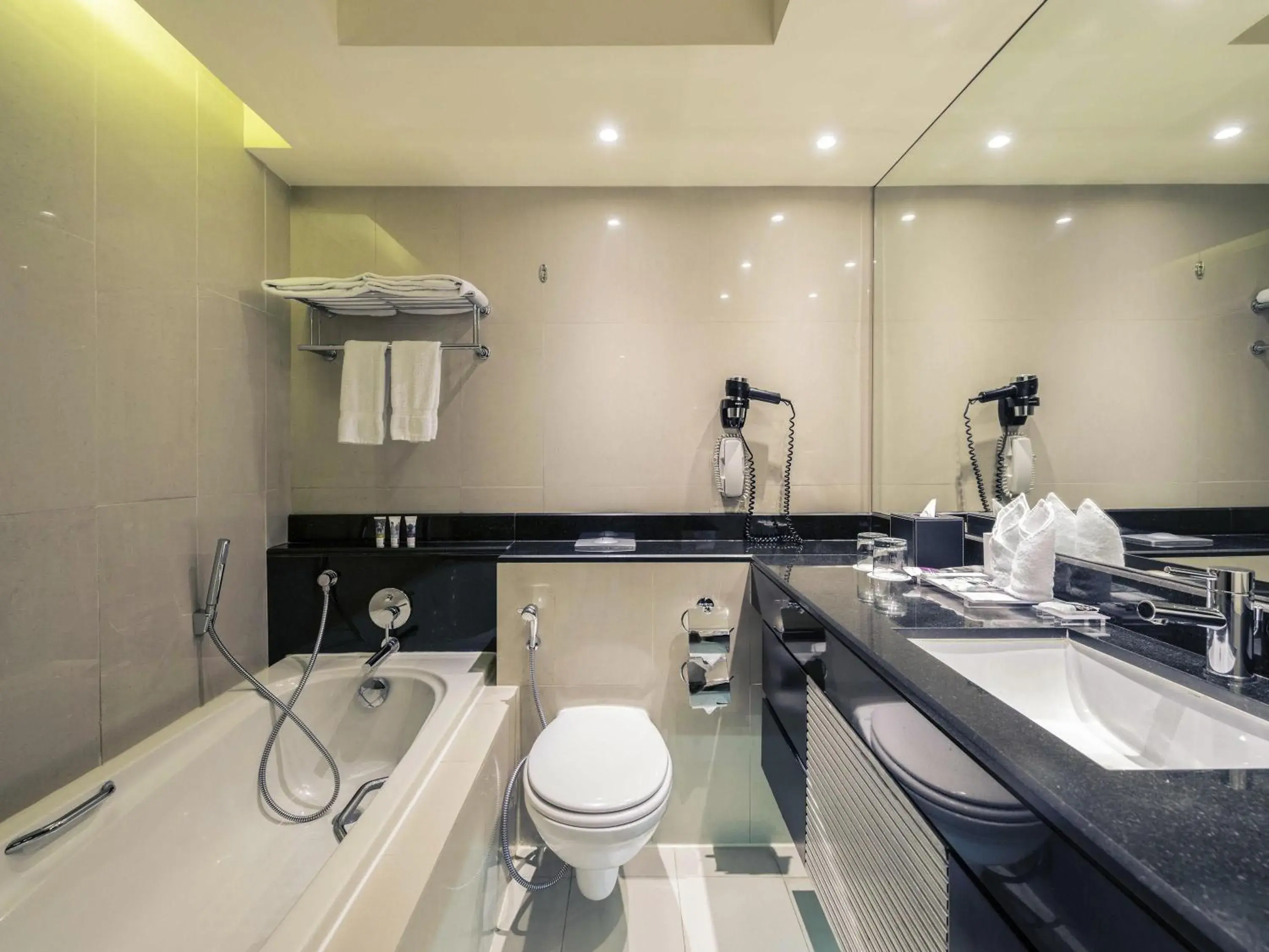 Bedroom in Mercure Gold Hotel Jumeirah Dubai by Accor Bedroom in Mercure Gold Hotel Jumeirah Dubai by Accor