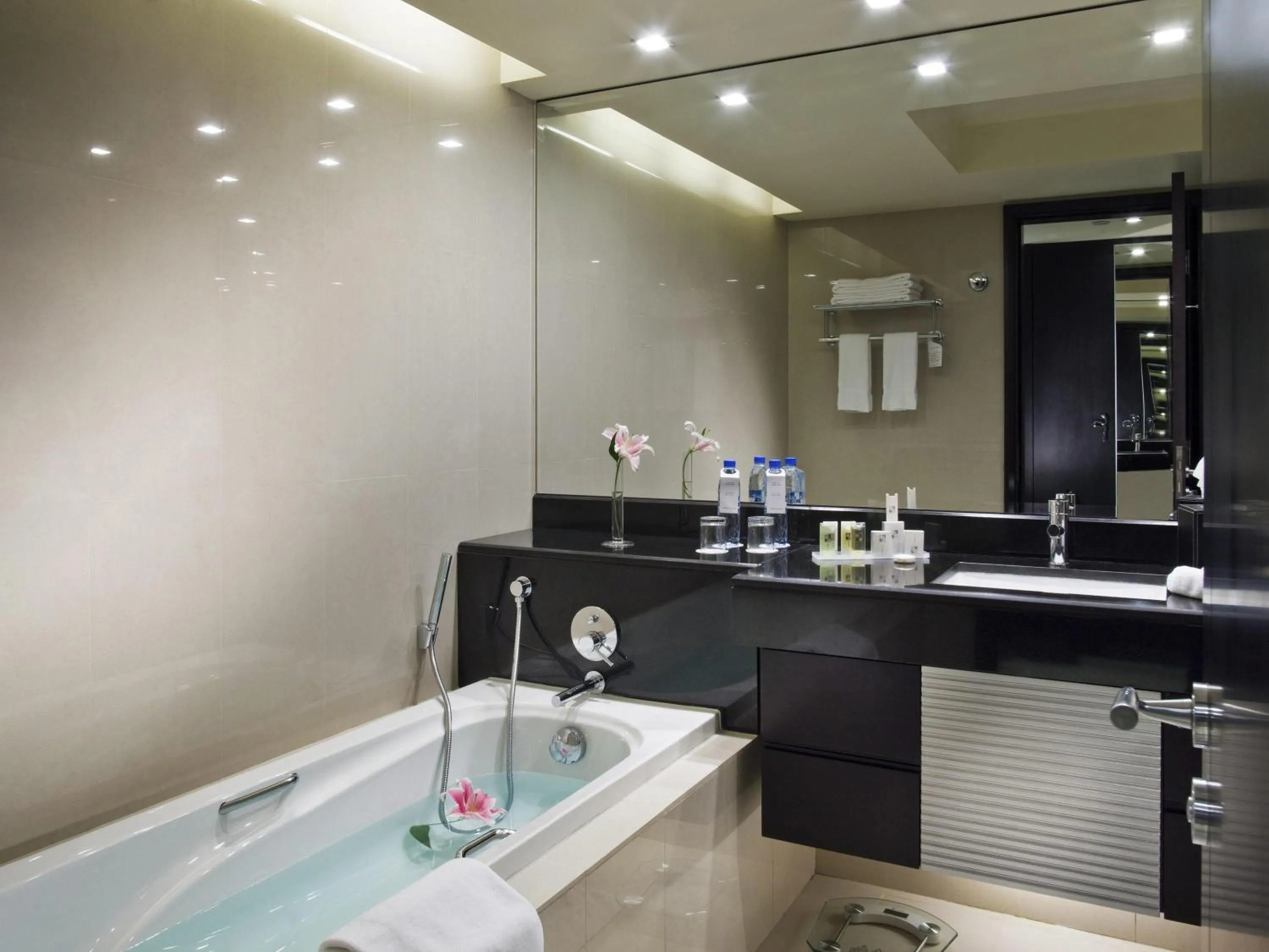 Bedroom in Mercure Gold Hotel Jumeirah Dubai by Accor