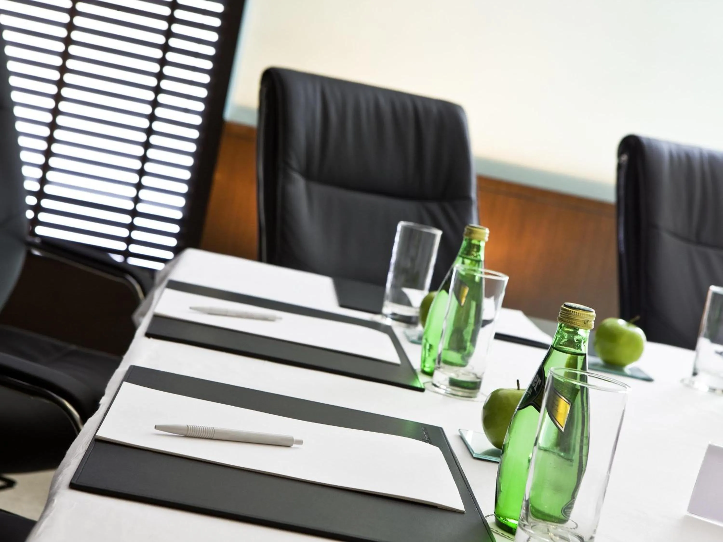 Meeting/conference room in Mercure Gold Hotel Jumeirah Dubai by Accor