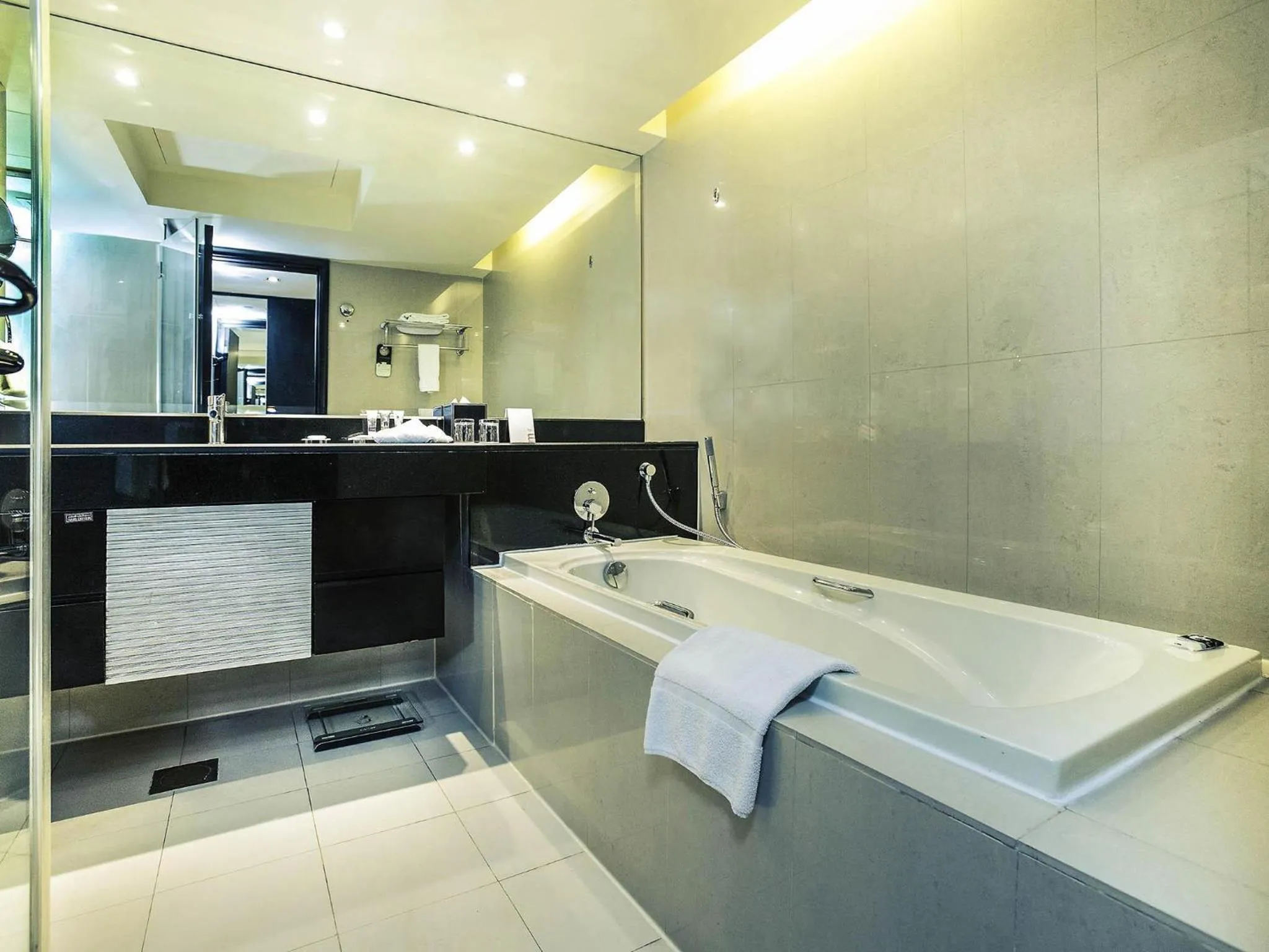 Bedroom in Mercure Gold Hotel Jumeirah Dubai by Accor