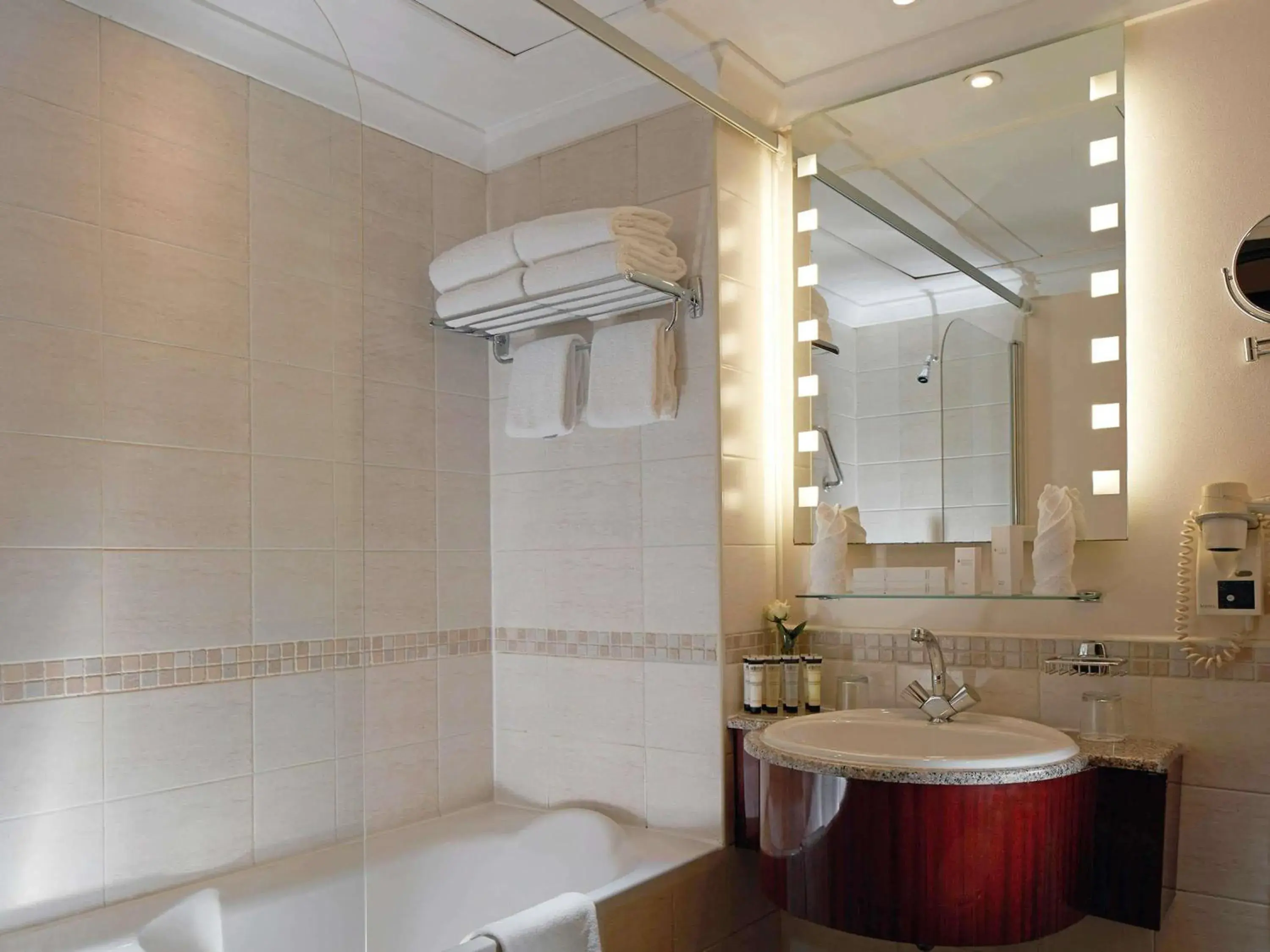 Classic Twin Room with City View in ZamZam Pullman Makkah Classic Twin Room with City View in ZamZam Pullman Makkah