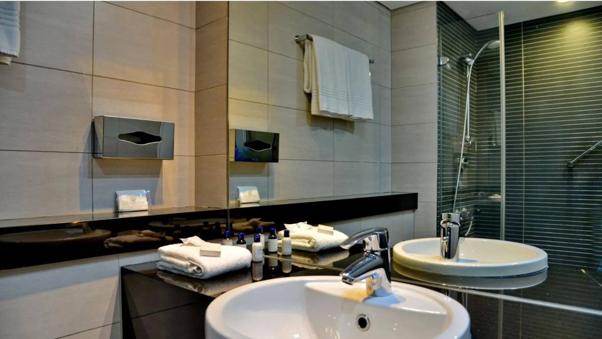 Shower in ANEW Hotel Roodepoort Johannesburg