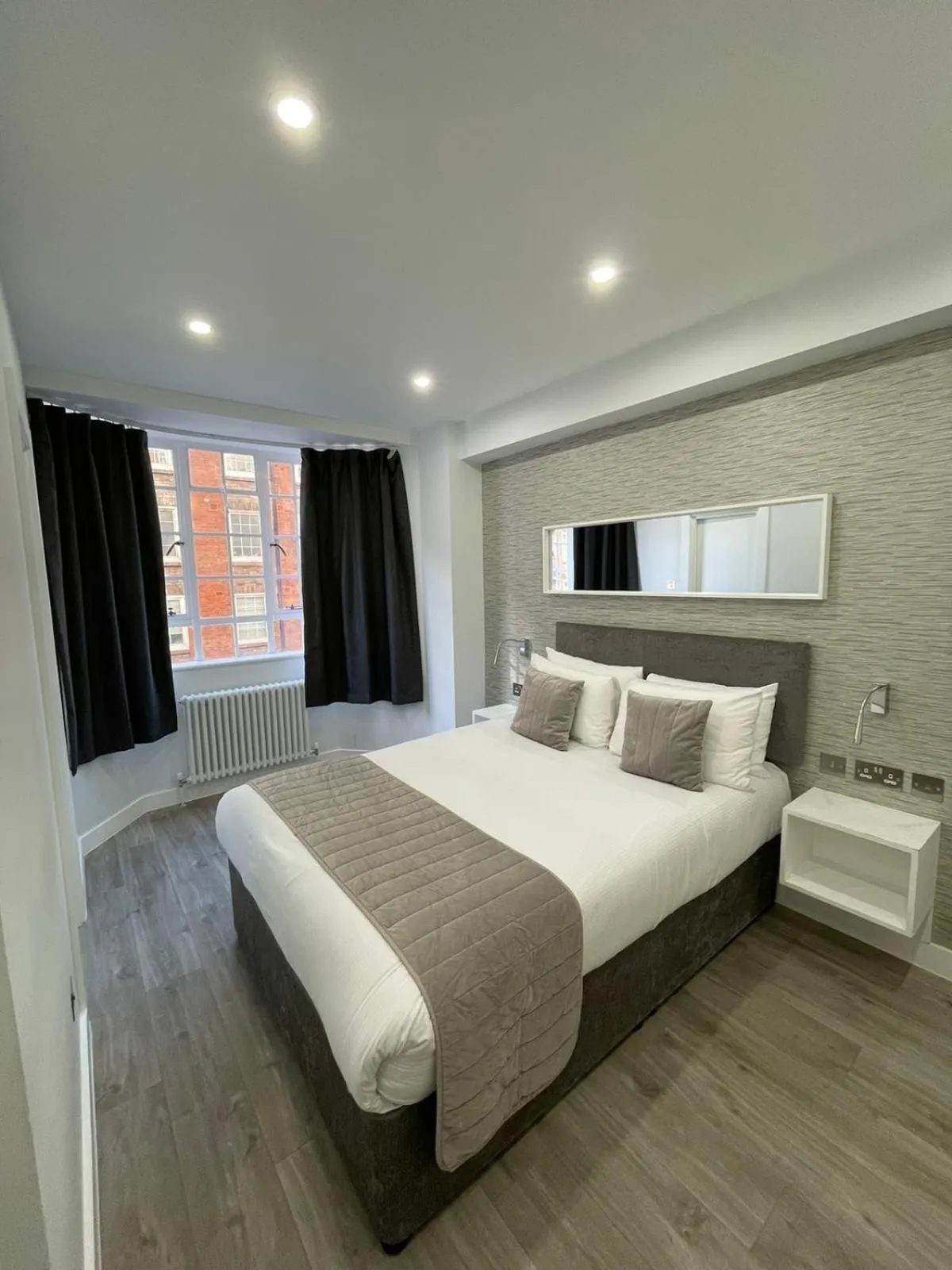 Two-Bedroom Apartment in Chelsea Cloisters Serviced Apartments
