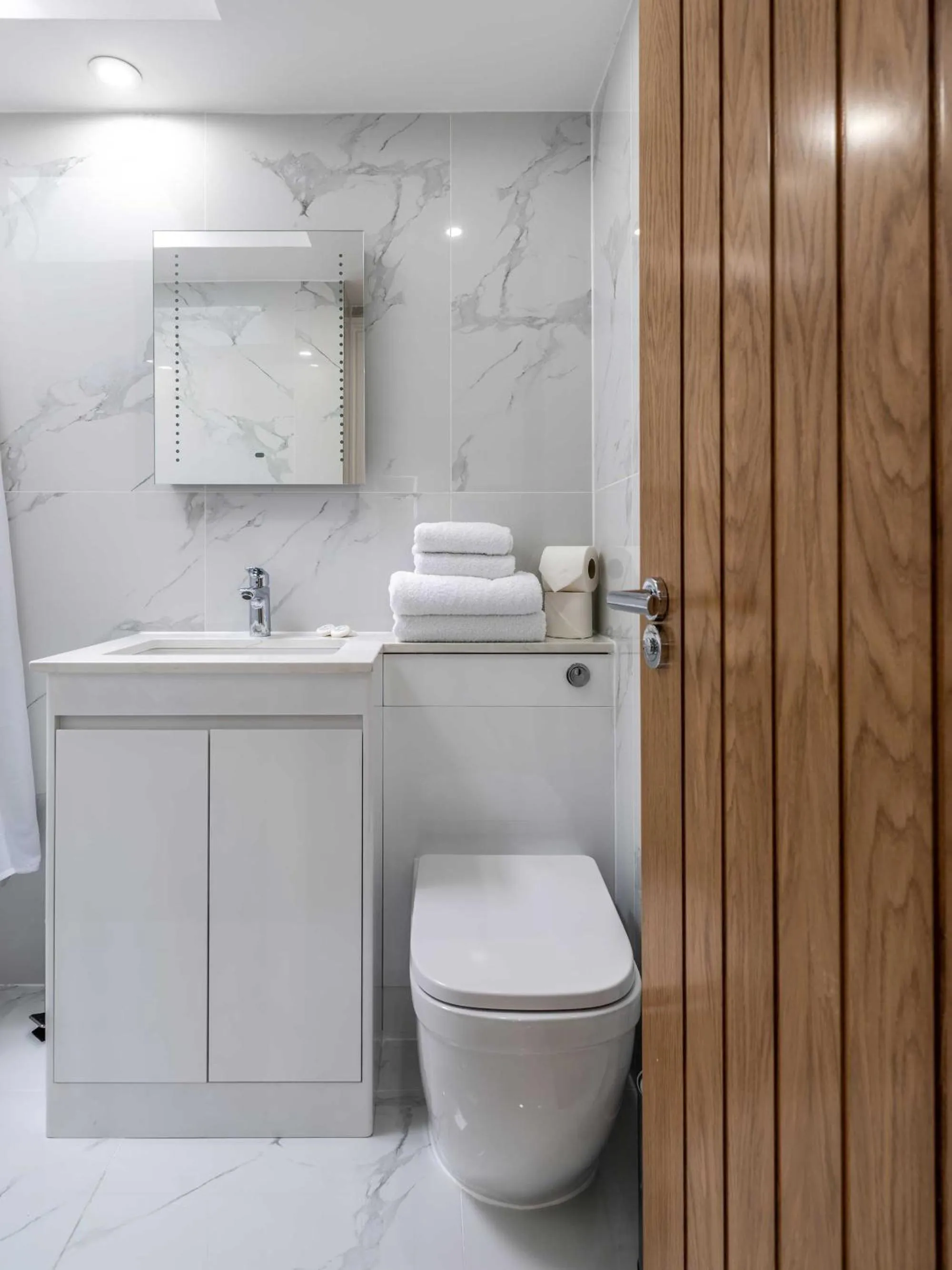 Toilet in Chelsea Cloisters Serviced Apartments