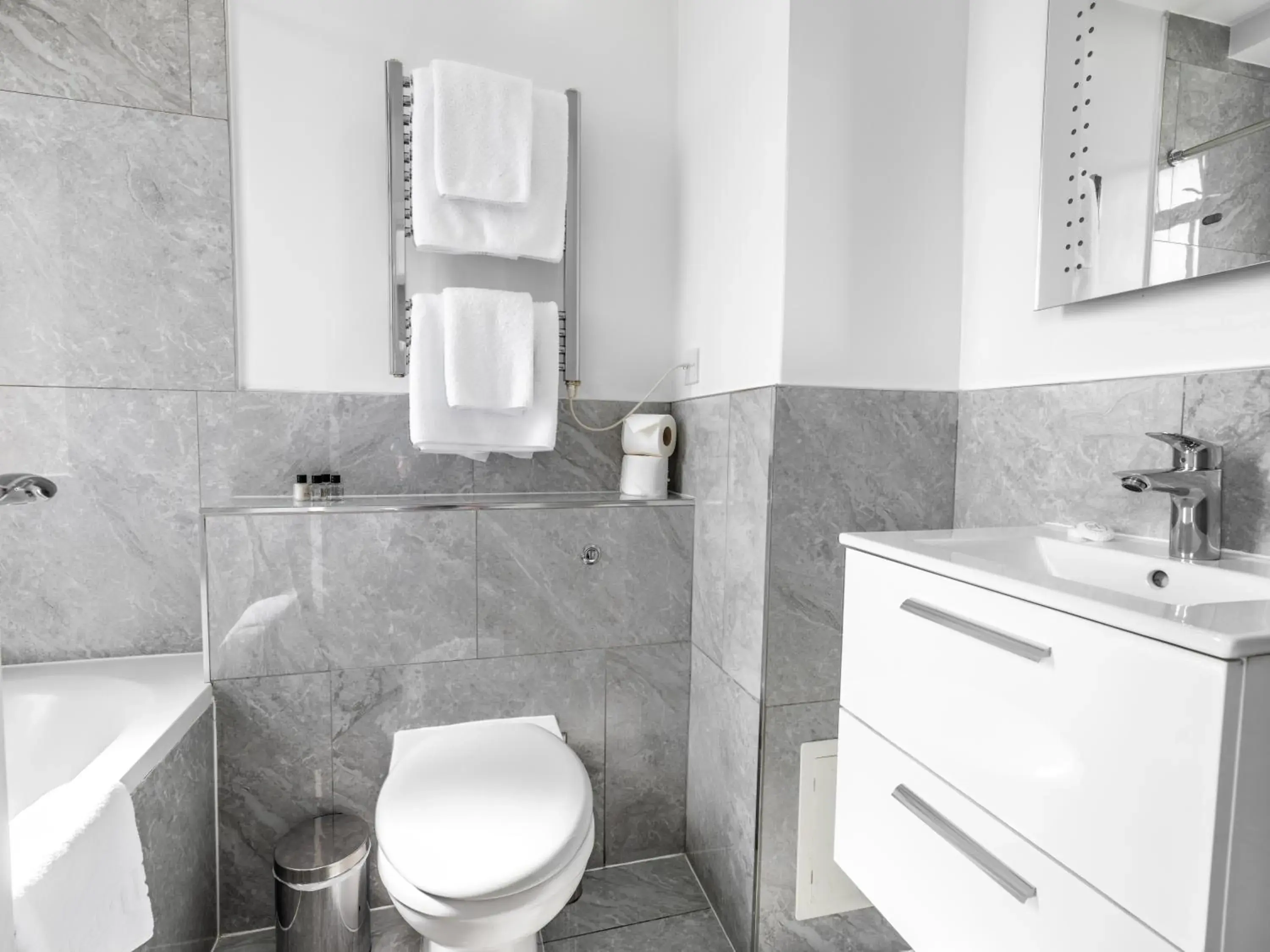 Bathroom in Chelsea Cloisters Serviced Apartments Bathroom in Chelsea Cloisters Serviced Apartments