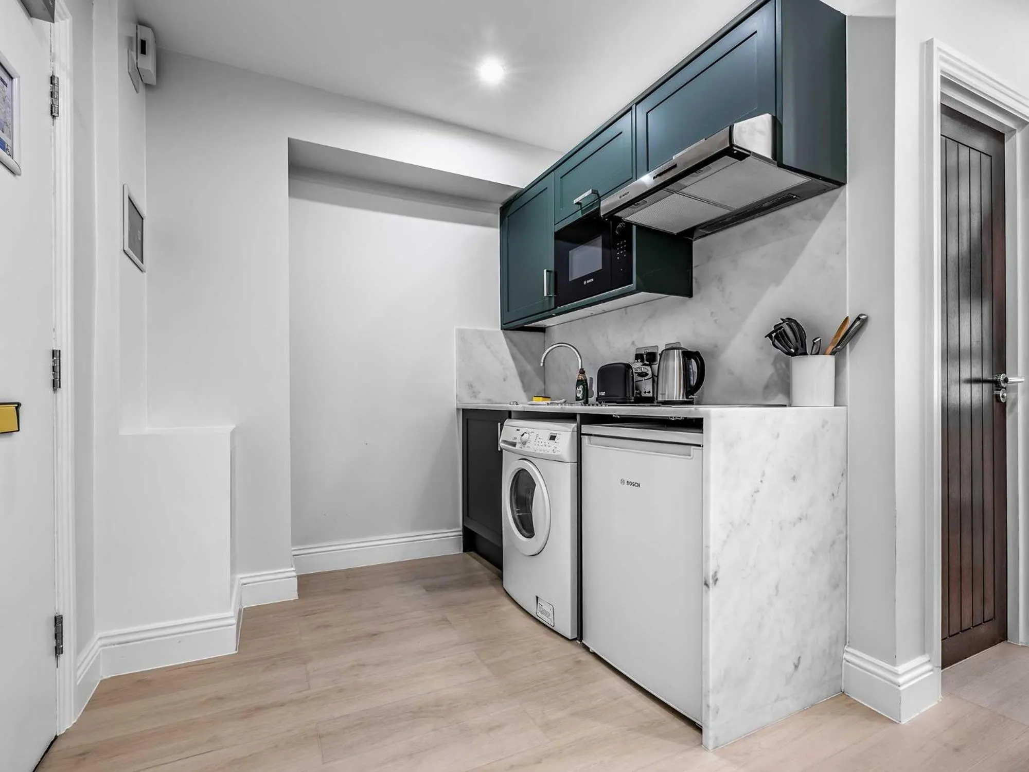 Coffee/tea facilities in Chelsea Cloisters Serviced Apartments