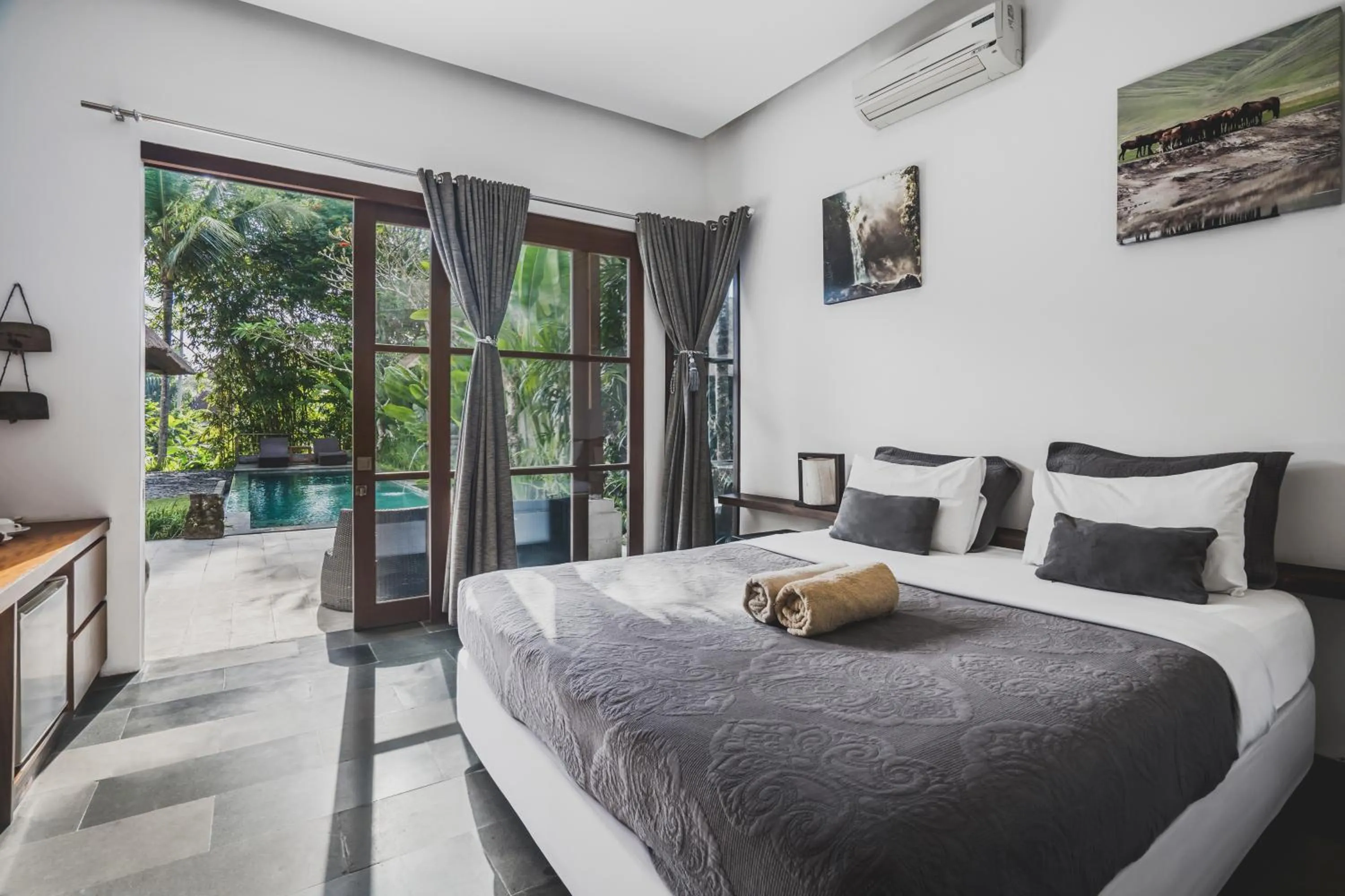 Pool view, Bed in Luwak Estate