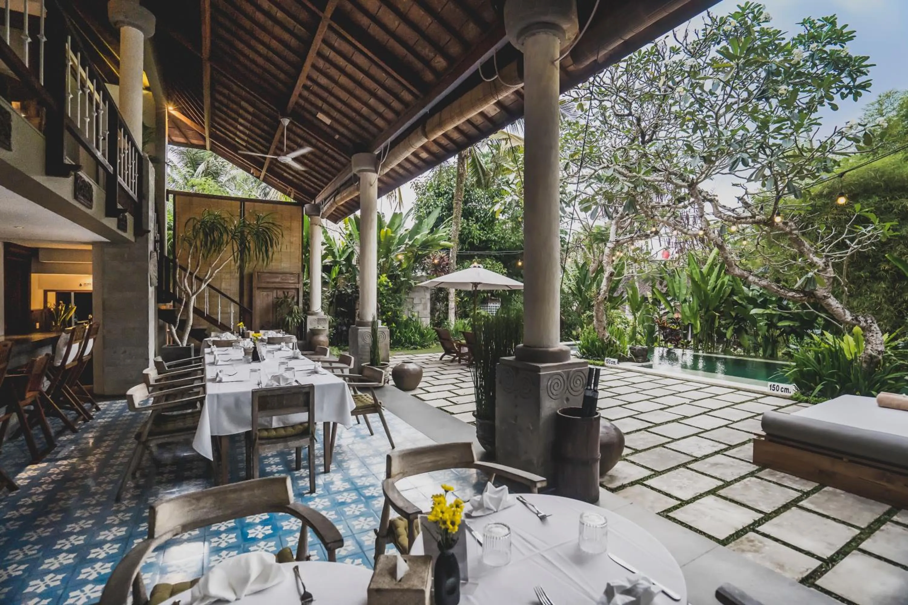 Restaurant/places to eat in Luwak Estate