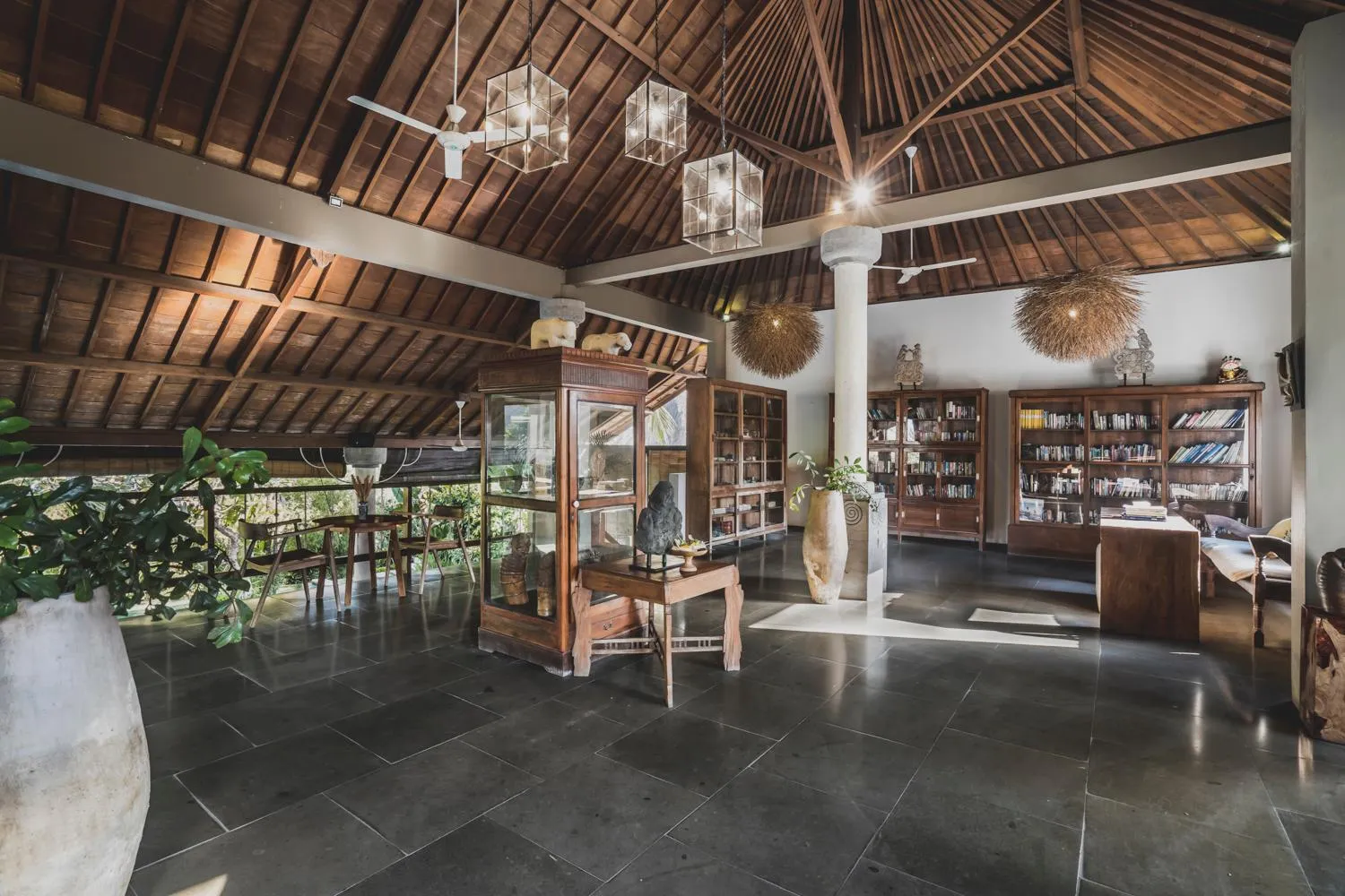 Restaurant/places to eat in Luwak Estate