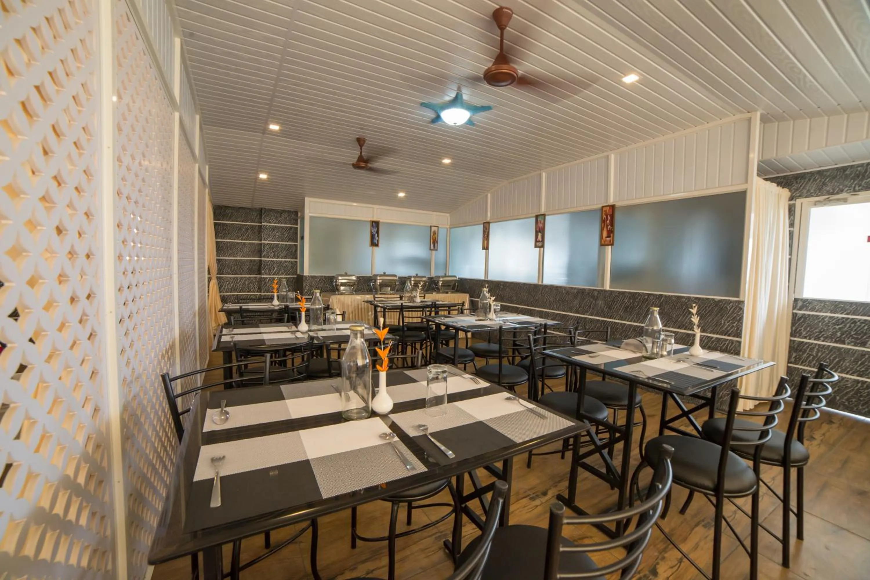 Restaurant/places to eat in South Gate Residency