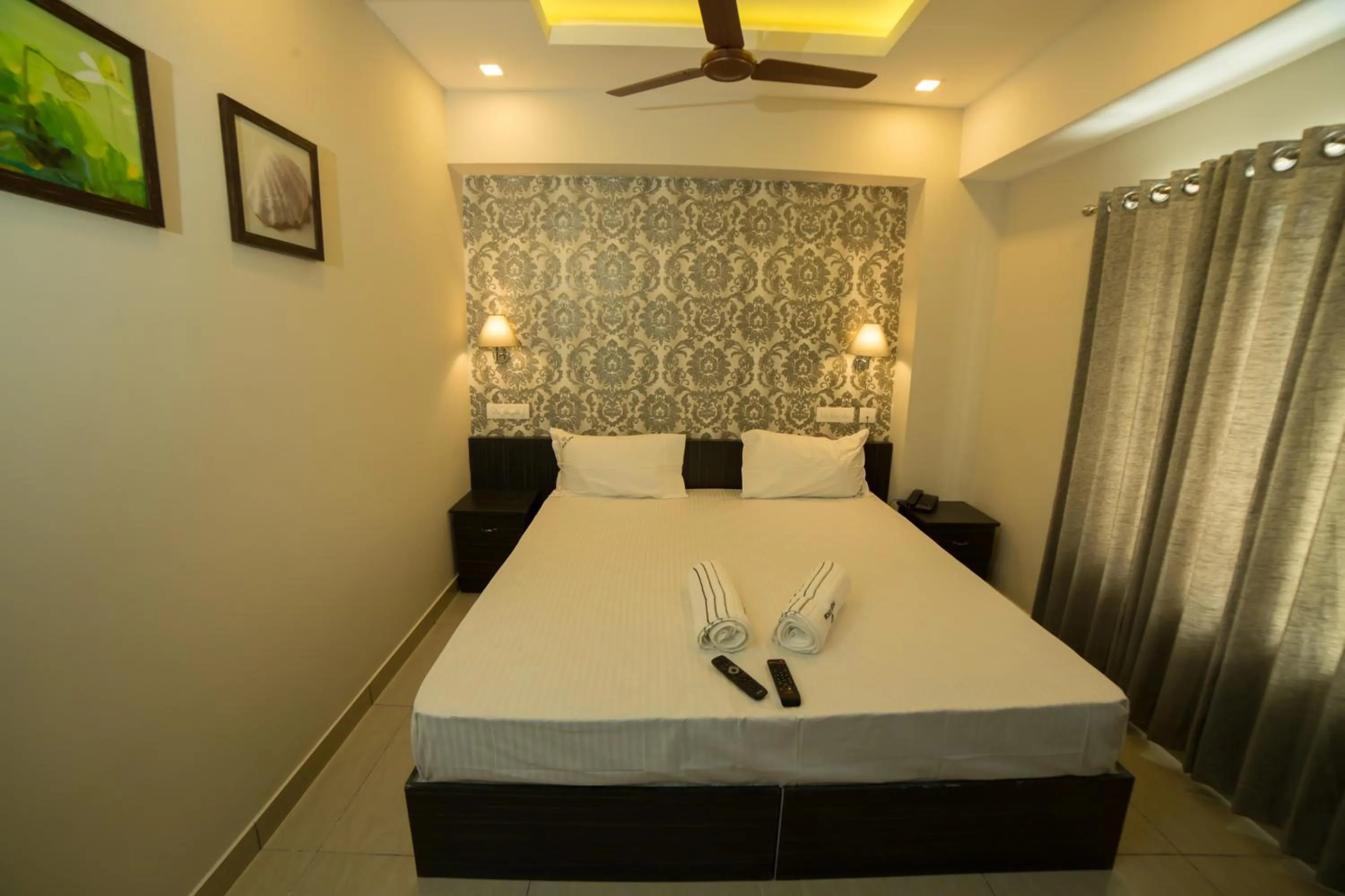 Bedroom, Bed in South Gate Residency