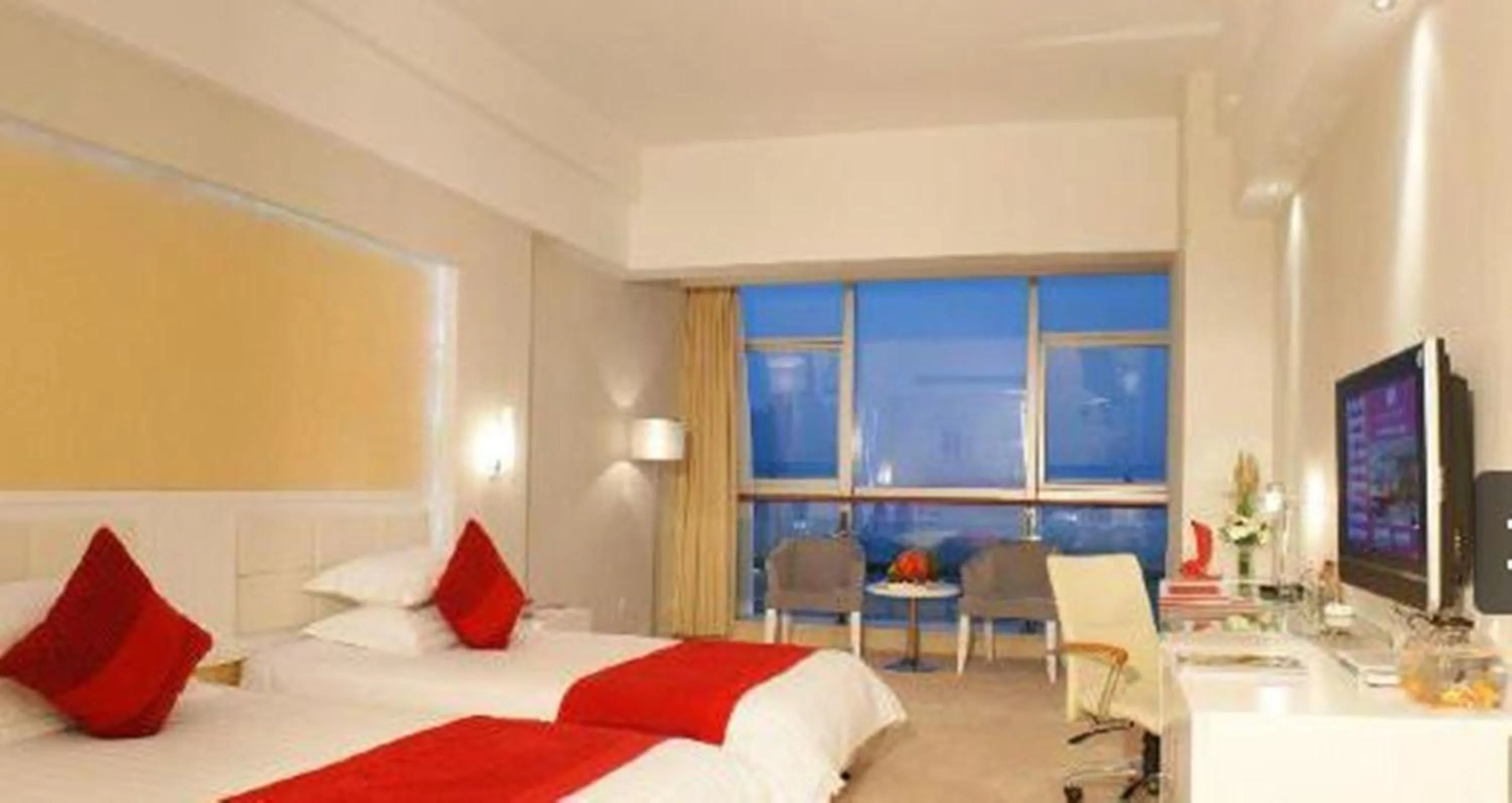 Photo of the whole room in Ramada Plaza by Wyndham Hangzhou Riverside
