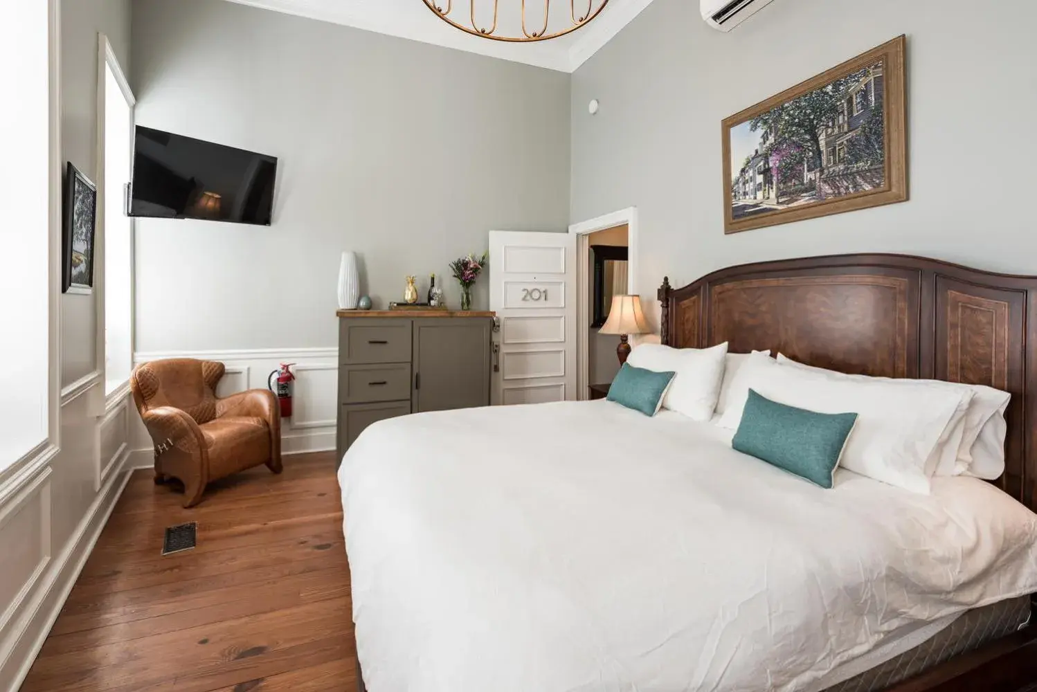 King Suite in The Quarters on Vendue King Suite in The Quarters on Vendue