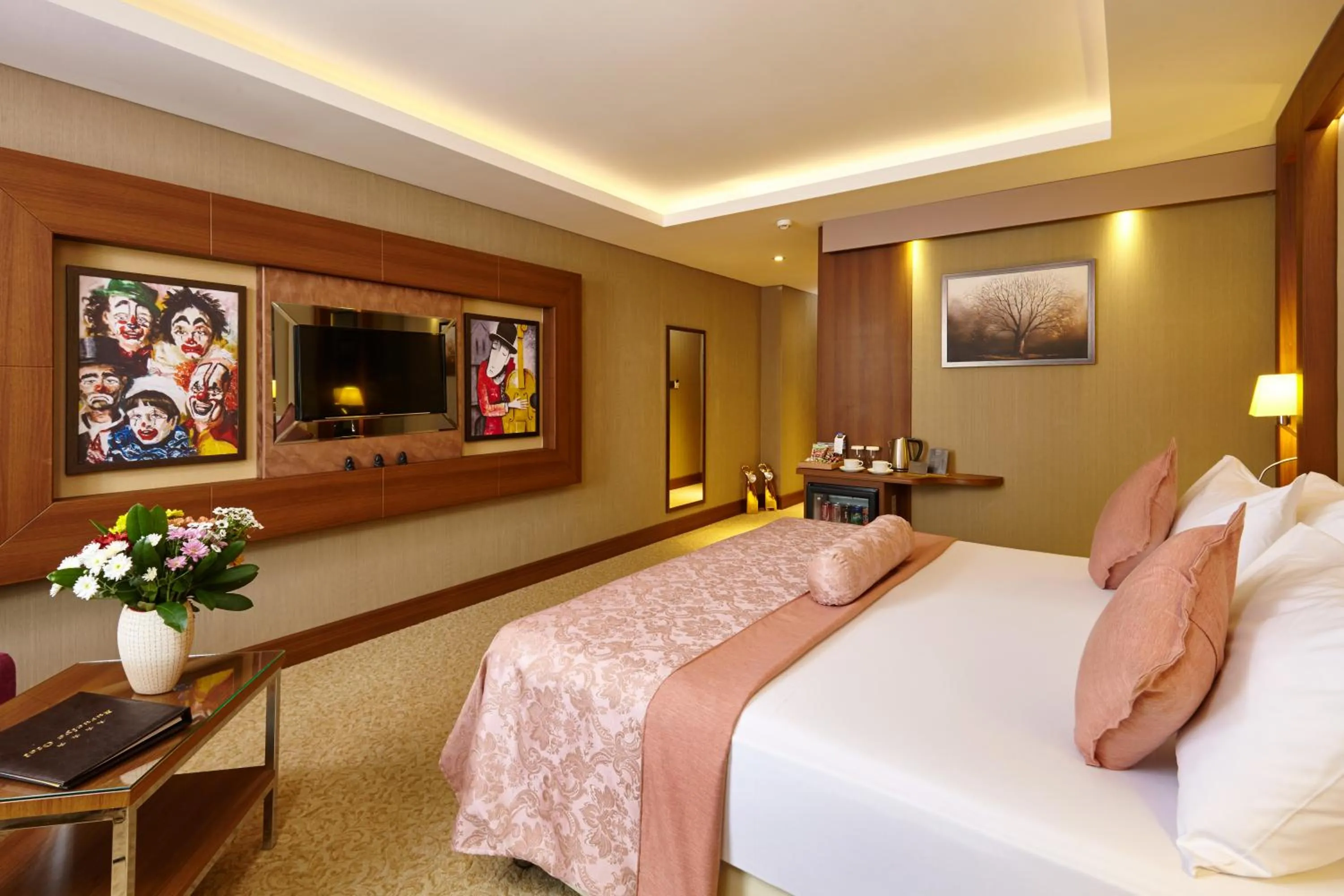 Photo of the whole room, Bed in Buruciye Hotel