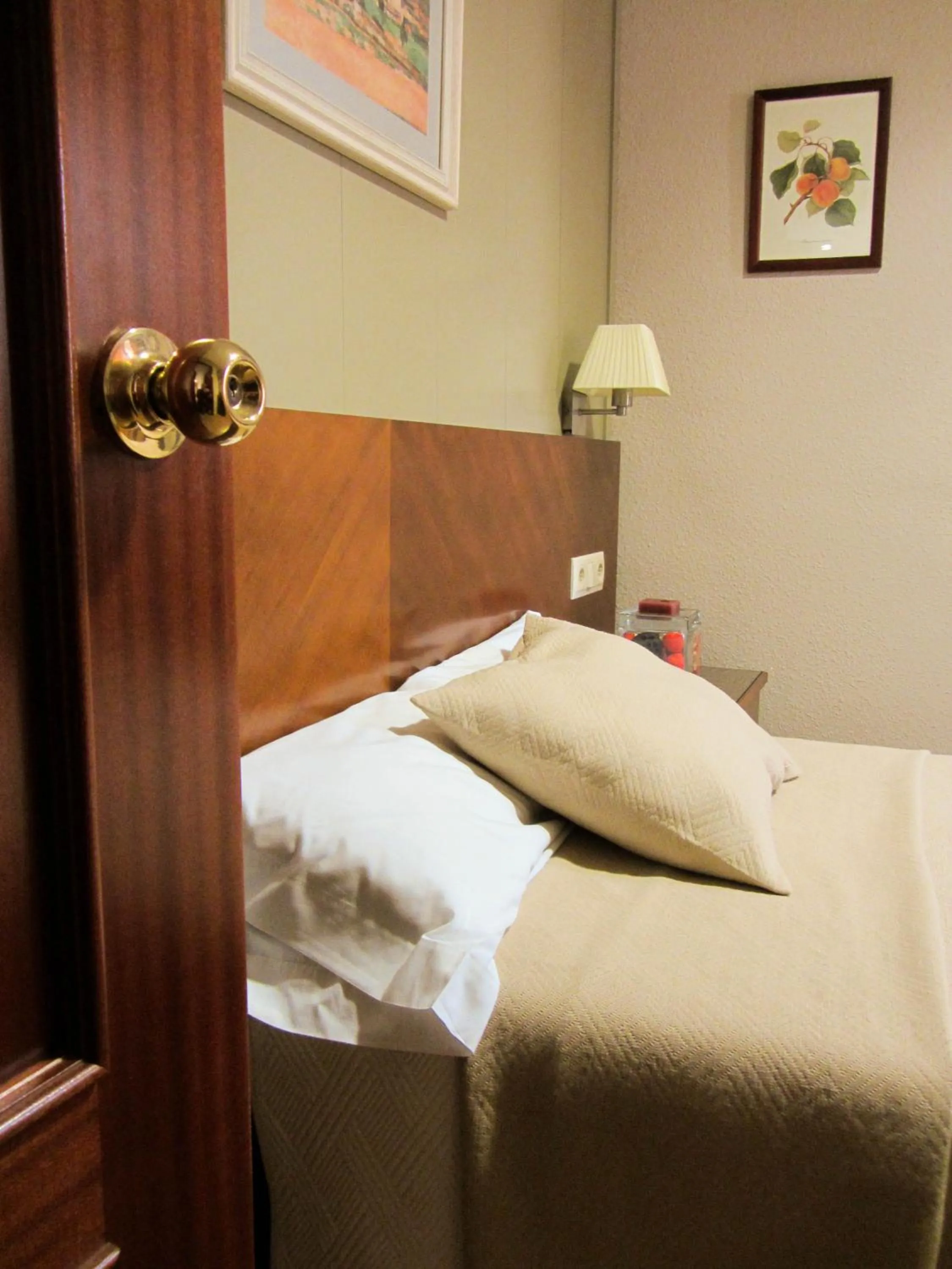 Decorative detail, Bed in Hotel Avenida