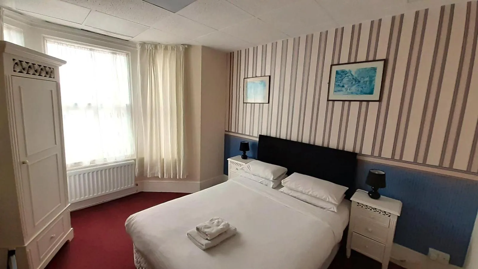 Bedroom, Bed in The Langtry Hotel