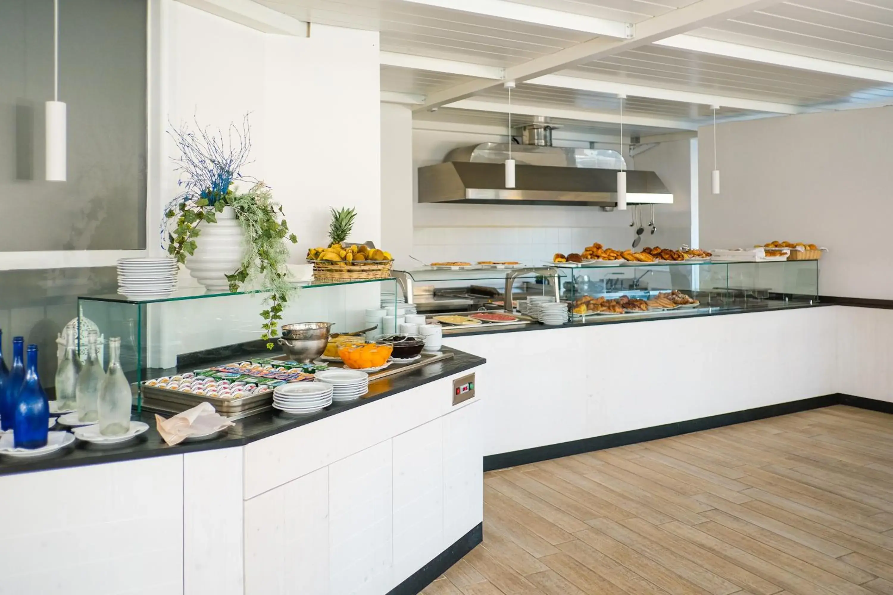 Restaurant/places to eat in Ticho's Greenblu Hotel Restaurant/places to eat in Ticho's Greenblu Hotel