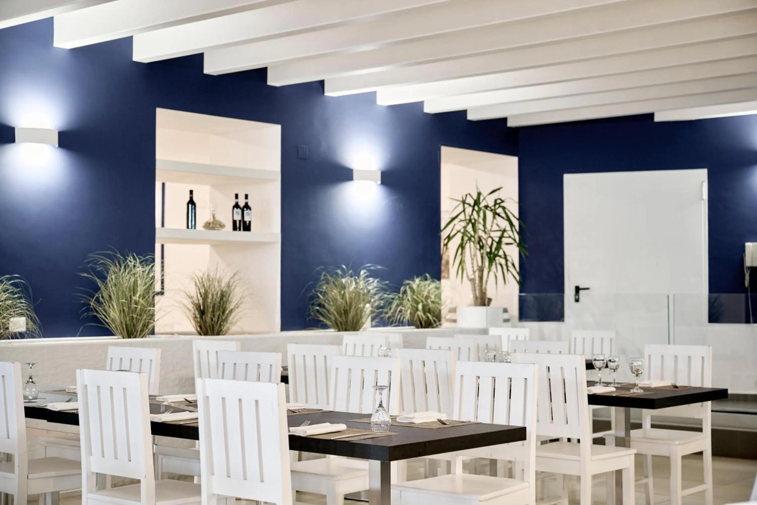 Restaurant/places to eat in Ticho's Greenblu Hotel