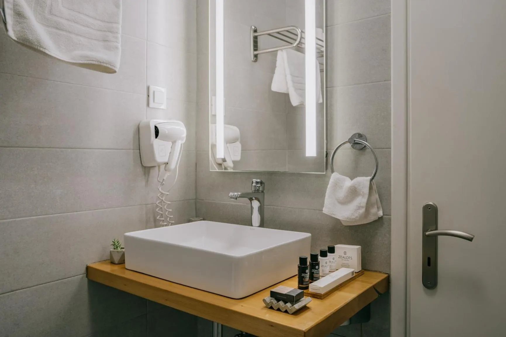 Bathroom in Chios City Inn