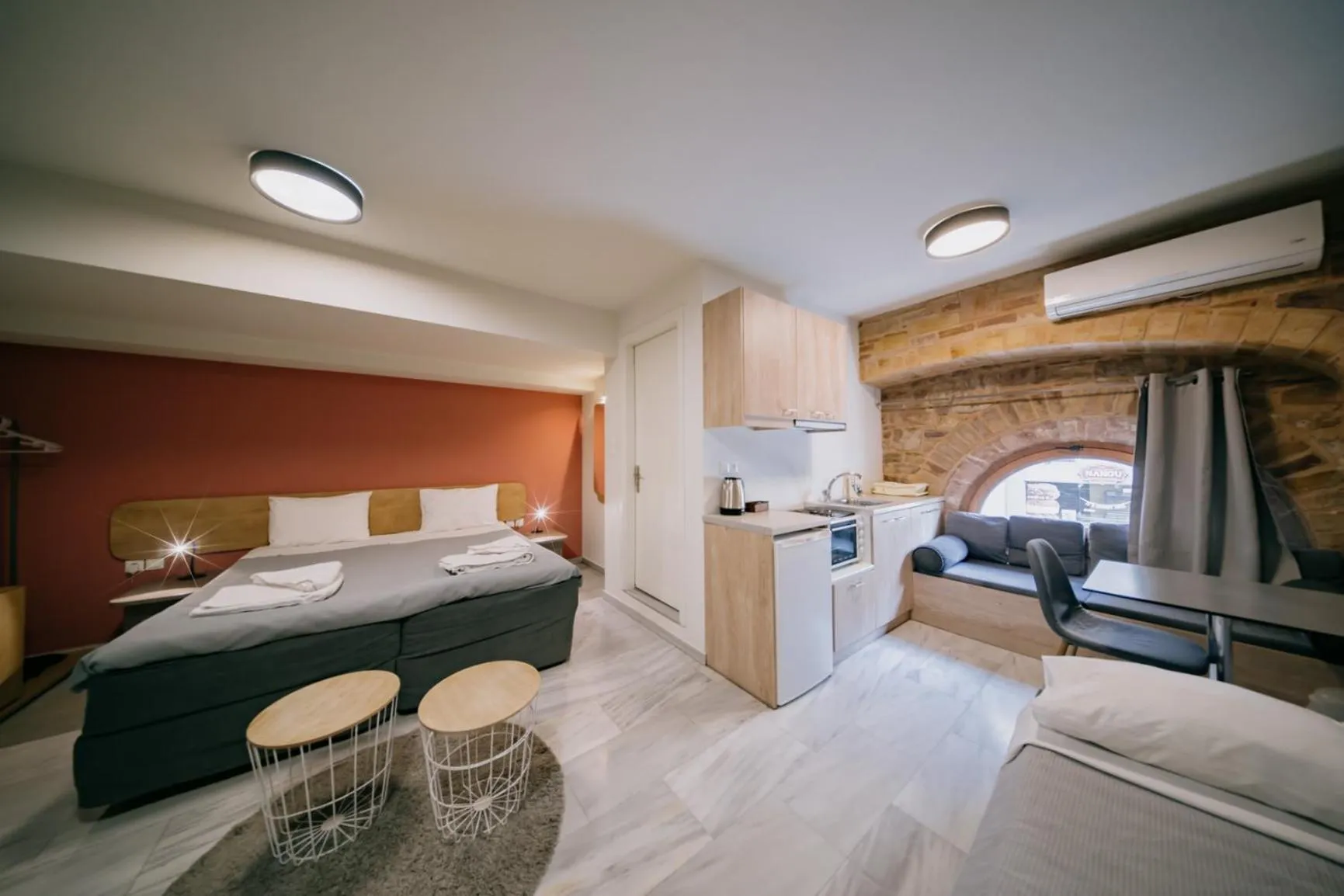 Photo of the whole room, Bed in Chios City Inn