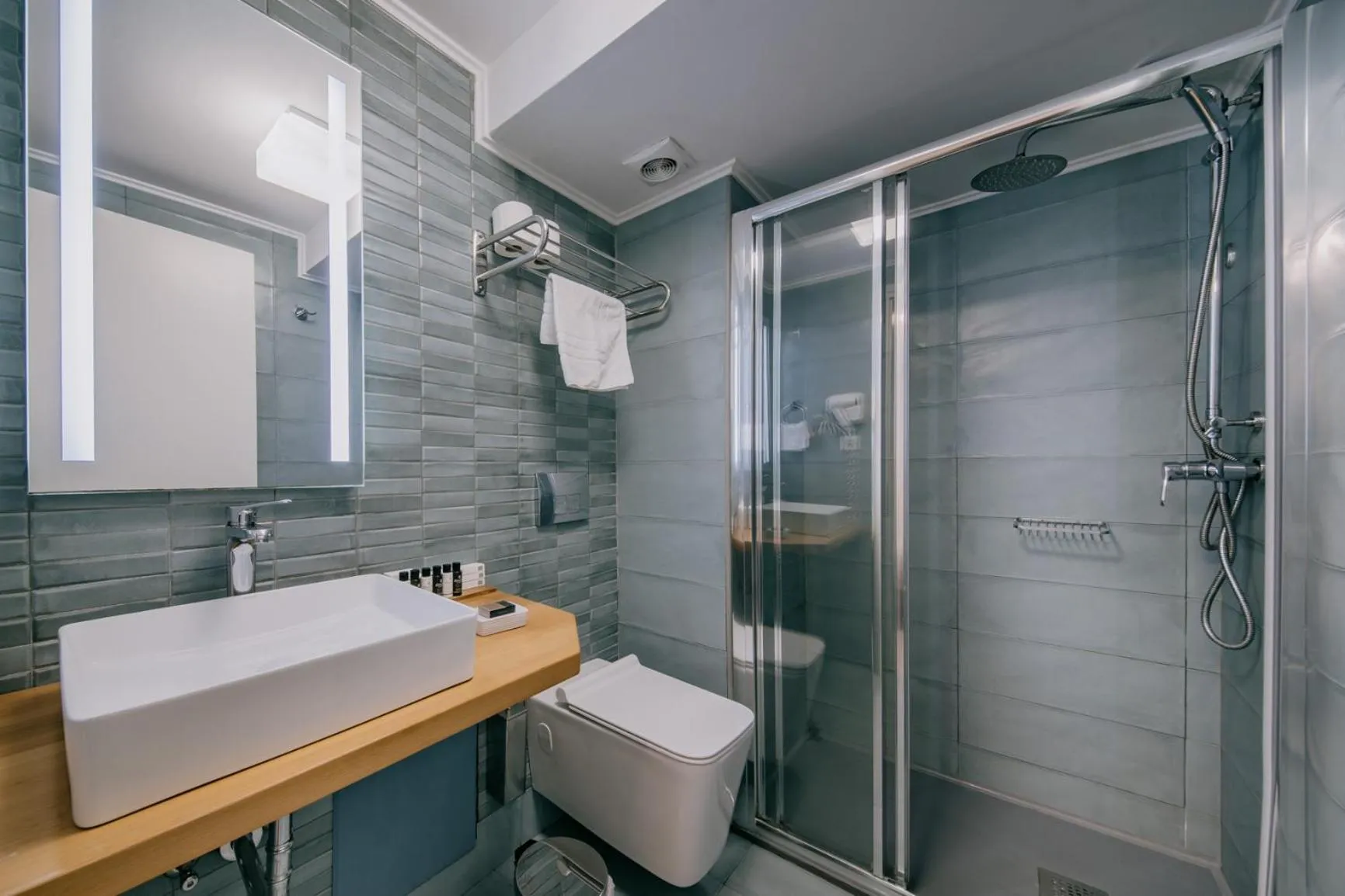 Shower in Chios City Inn