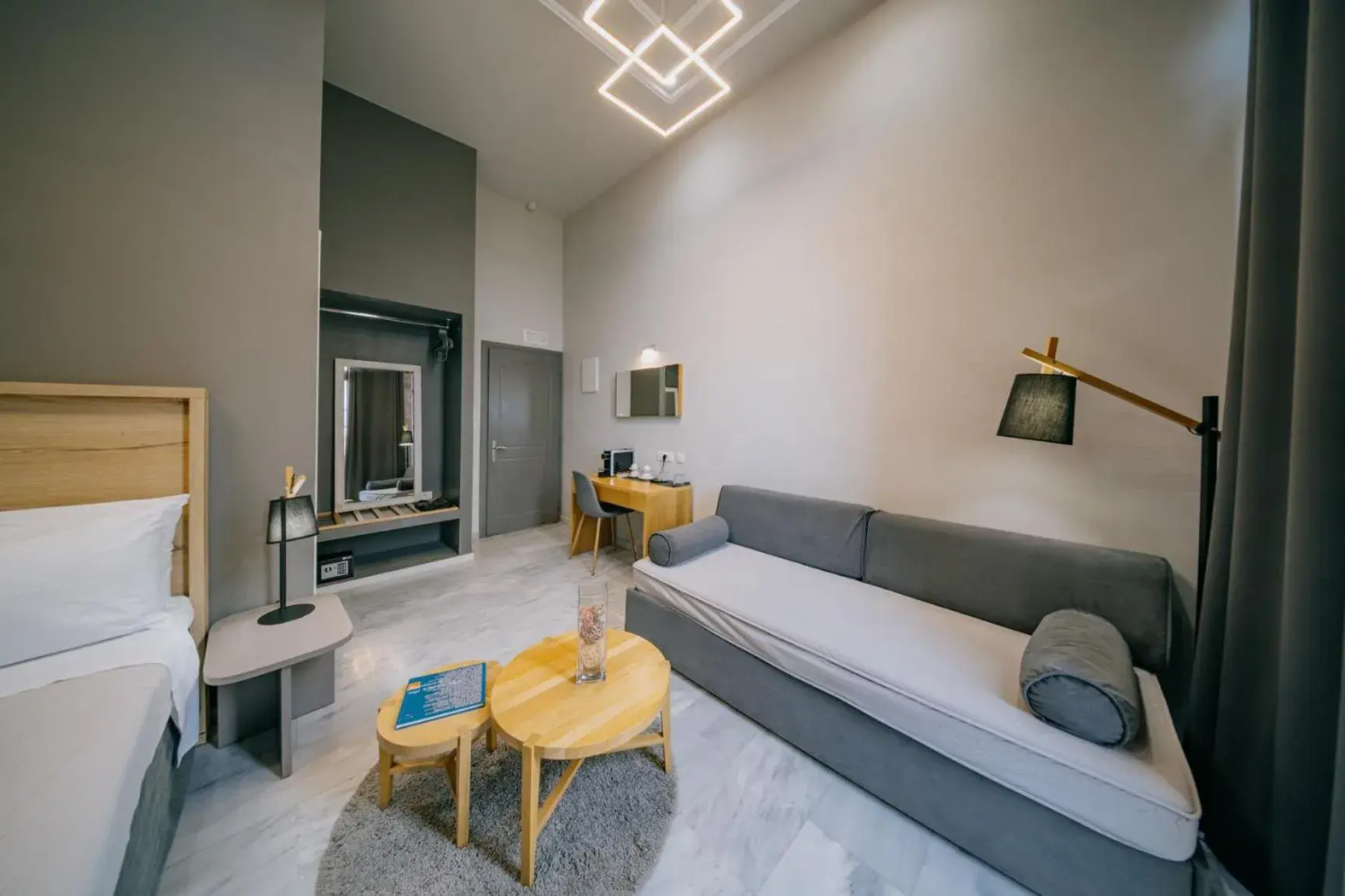 Deluxe Double Room with Side Sea View in Chios City Inn Deluxe Double Room with Side Sea View in Chios City Inn