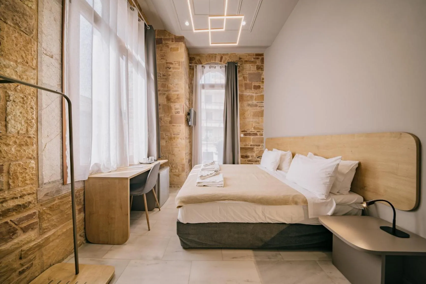 Photo of the whole room, Bed in Chios City Inn