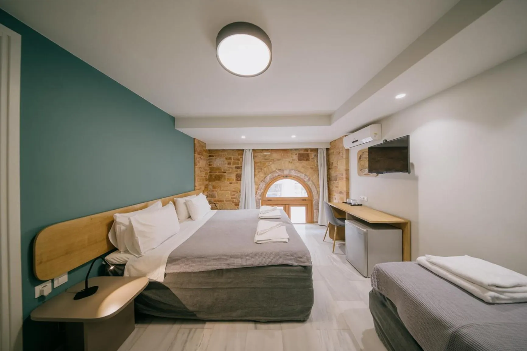 Living room, Bed in Chios City Inn