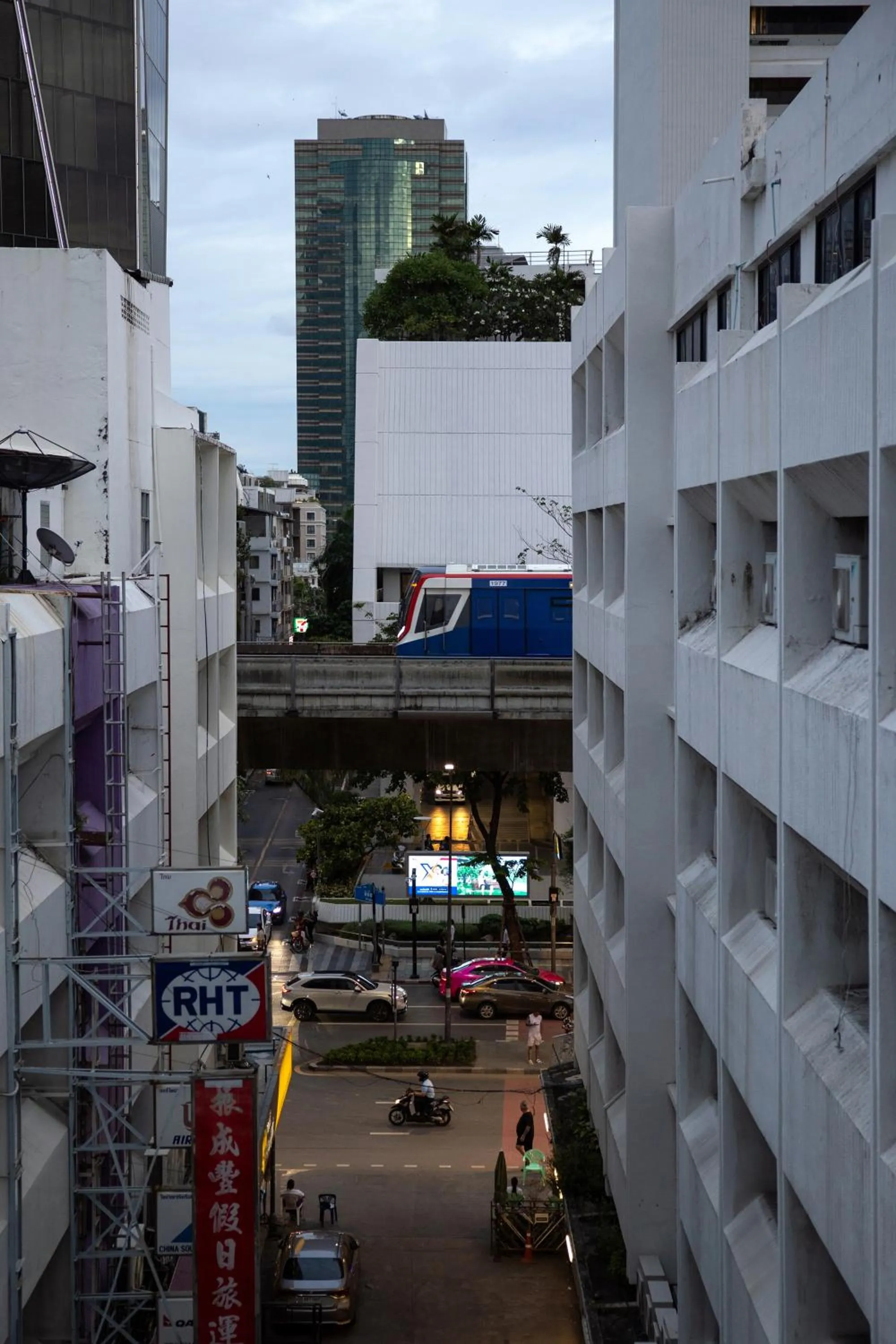 Street view in Nantra Silom