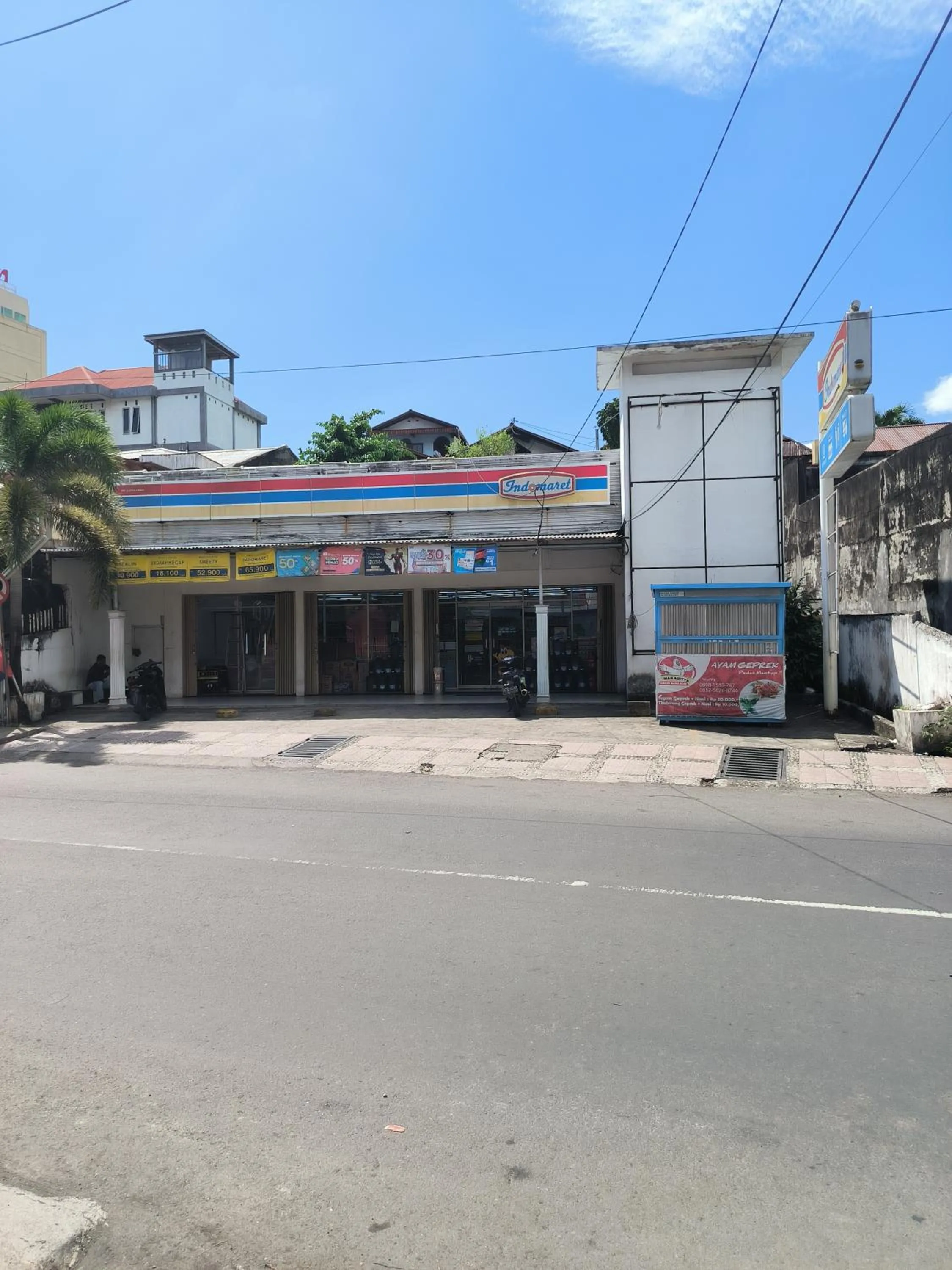Supermarket/grocery shop in Istanaku