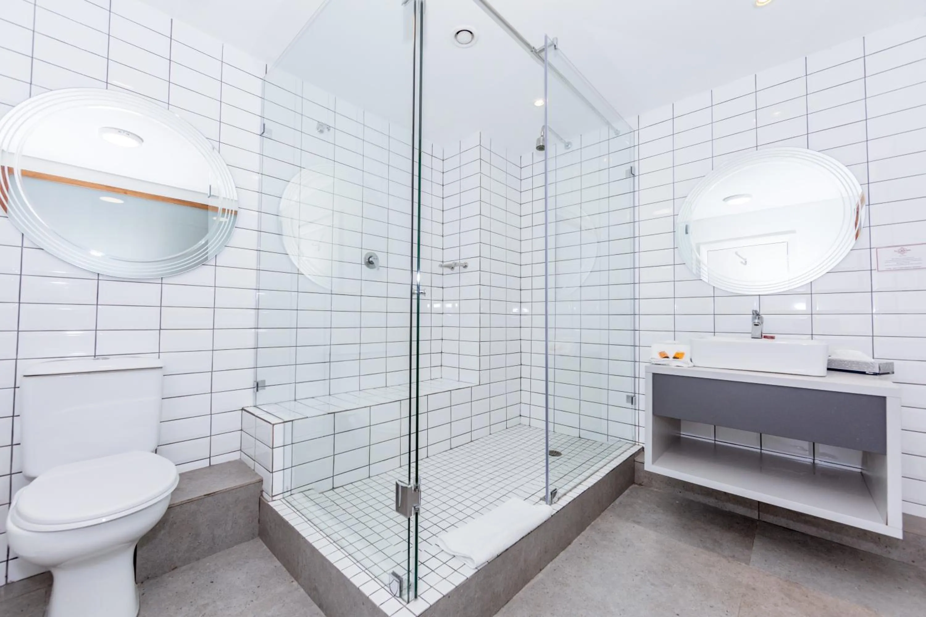 Shower in Innscape Classic Hotel