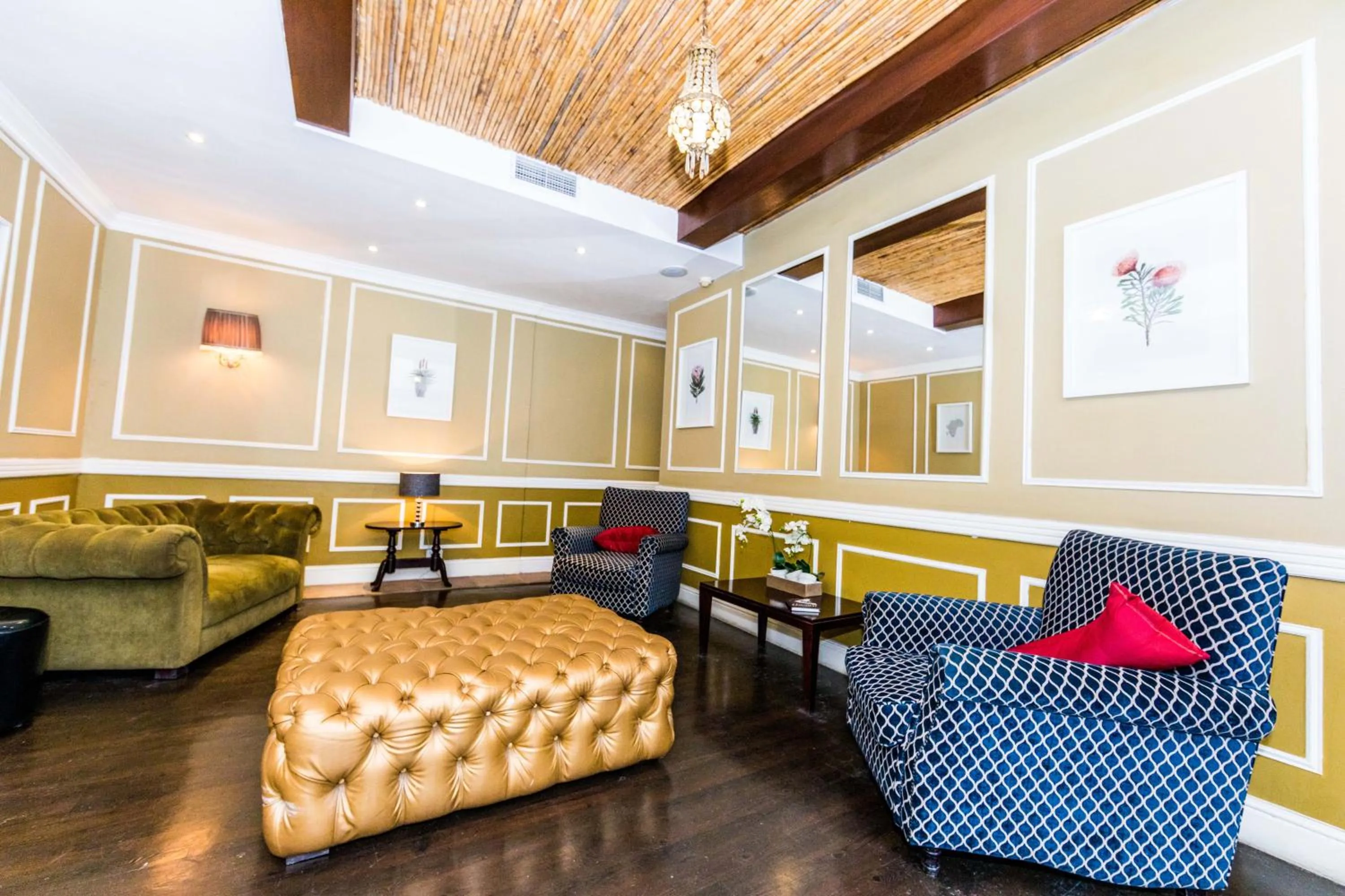 Lobby or reception in Innscape Classic Hotel