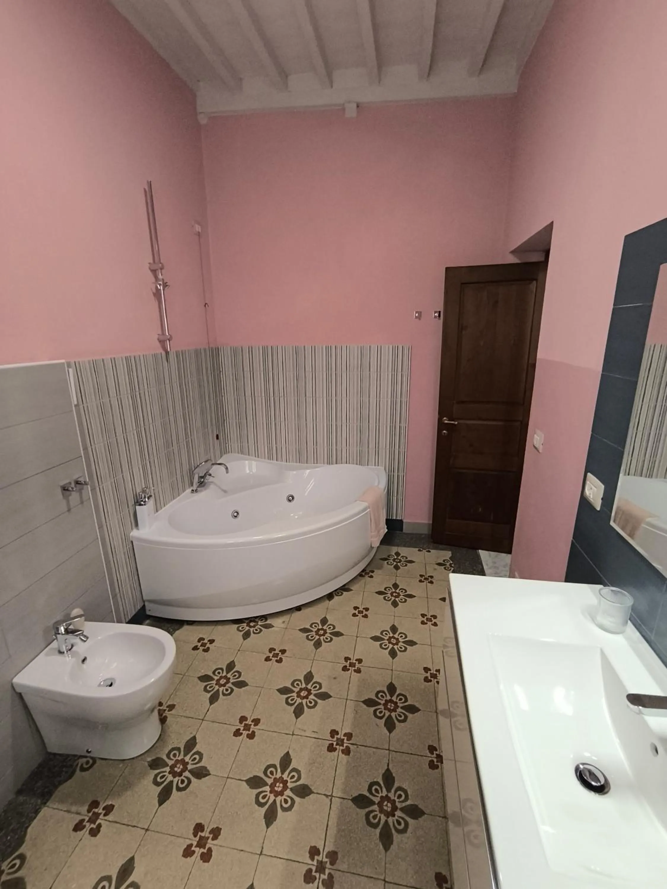 Hot Tub in Tuscany Experience BnB