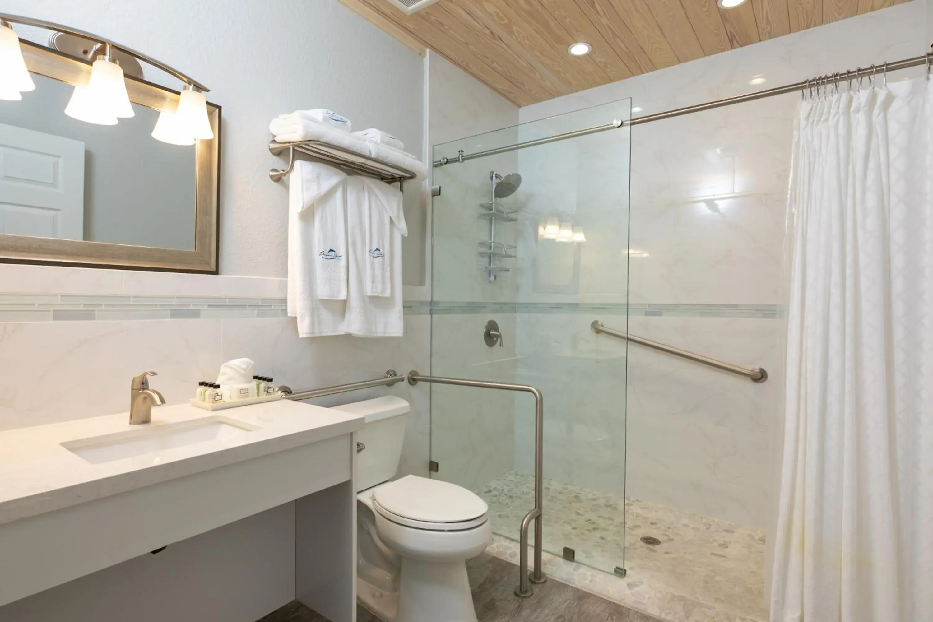 Deluxe King Suite in Dolphin Point Villas Deluxe King Suite in Dolphin Point Villas