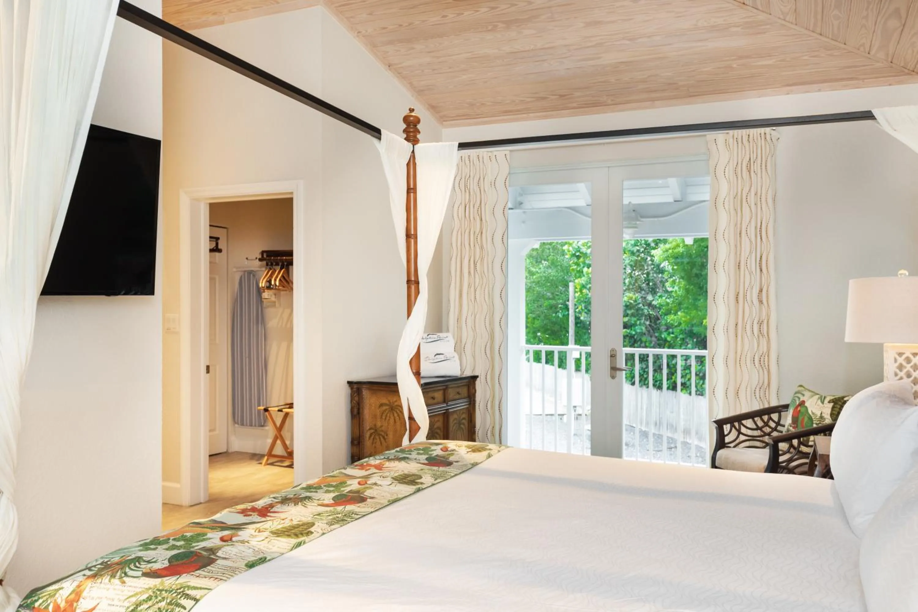 Bed in Dolphin Point Villas