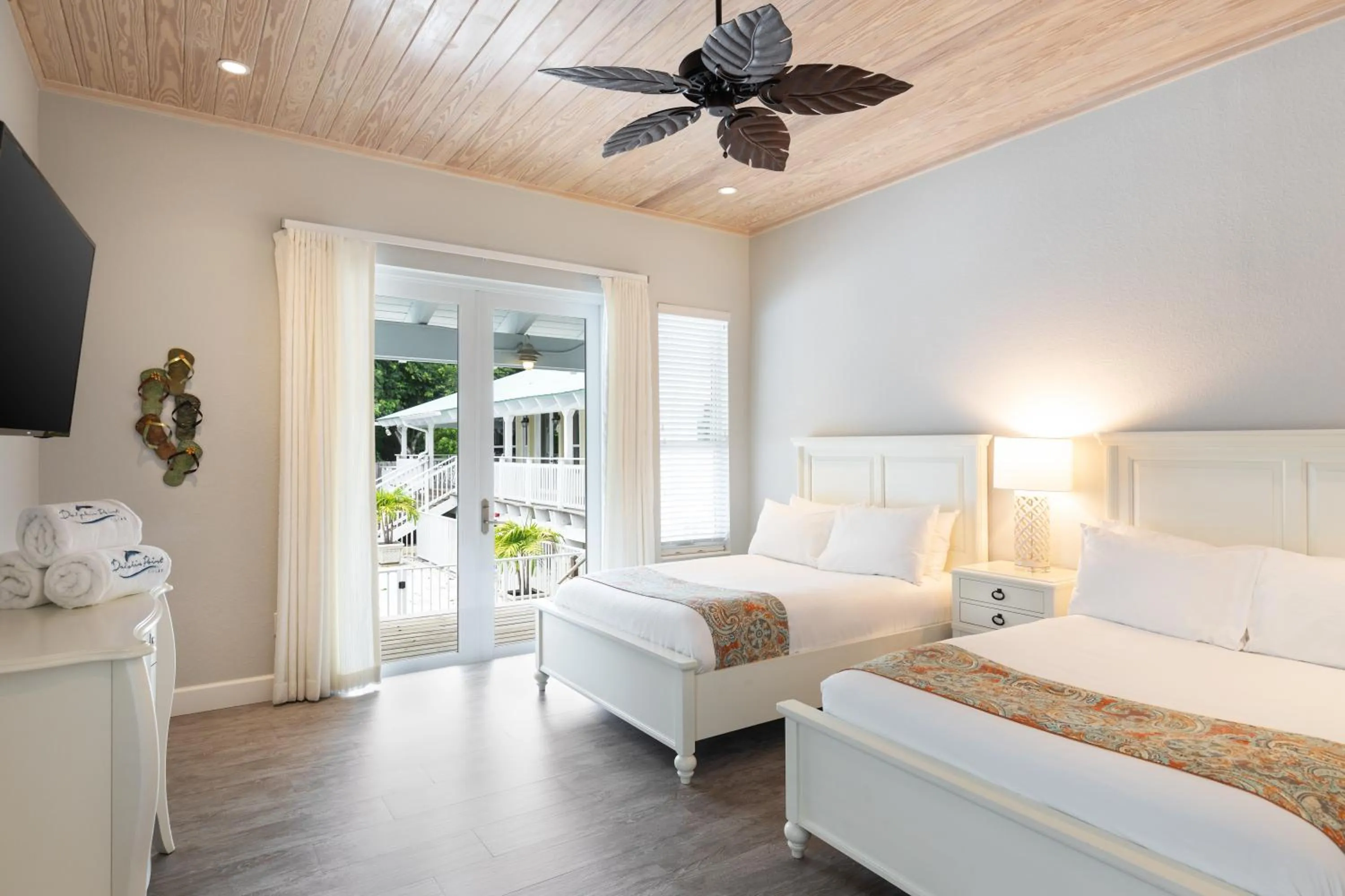 Bed in Dolphin Point Villas