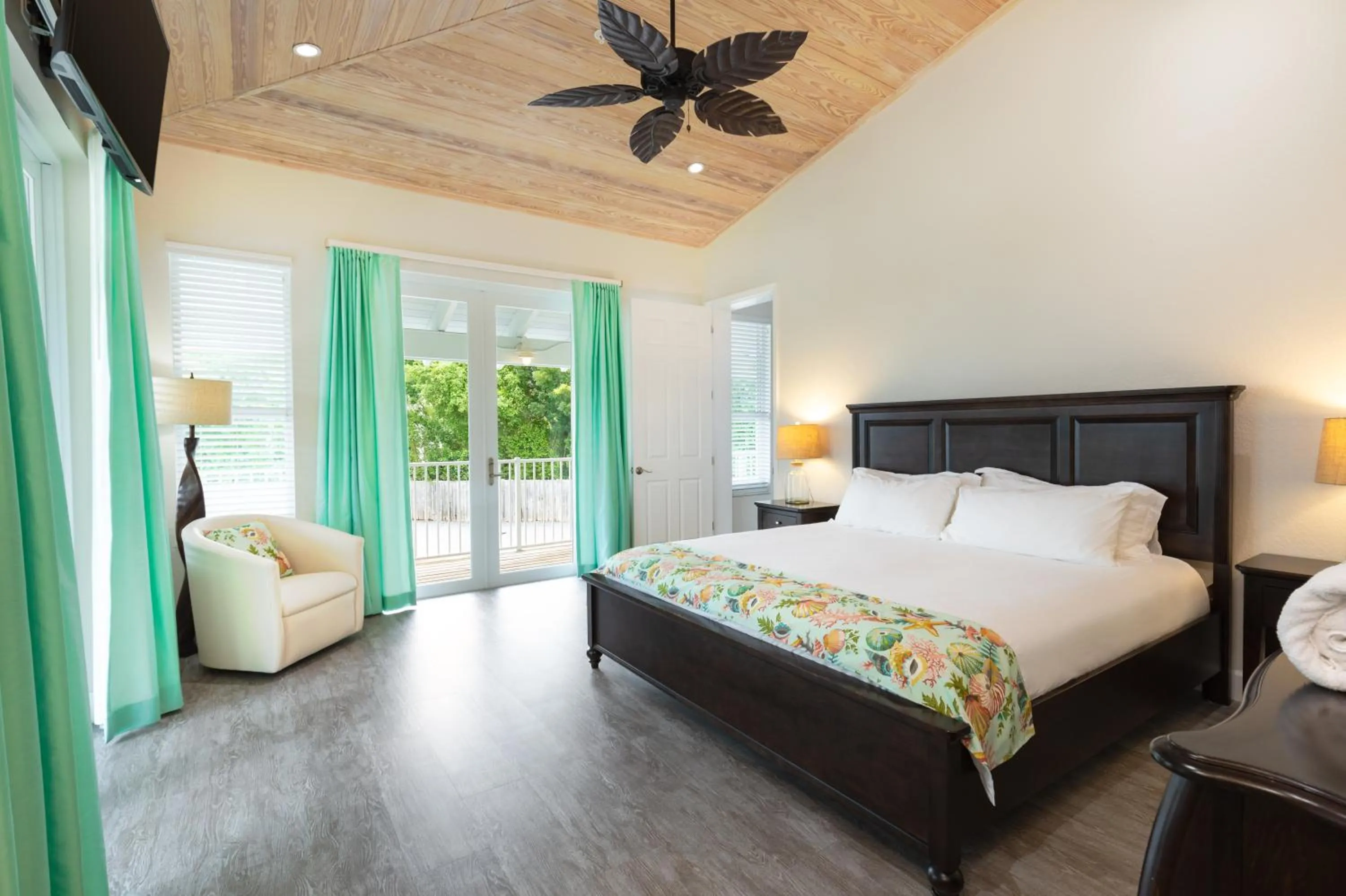 Bed in Dolphin Point Villas