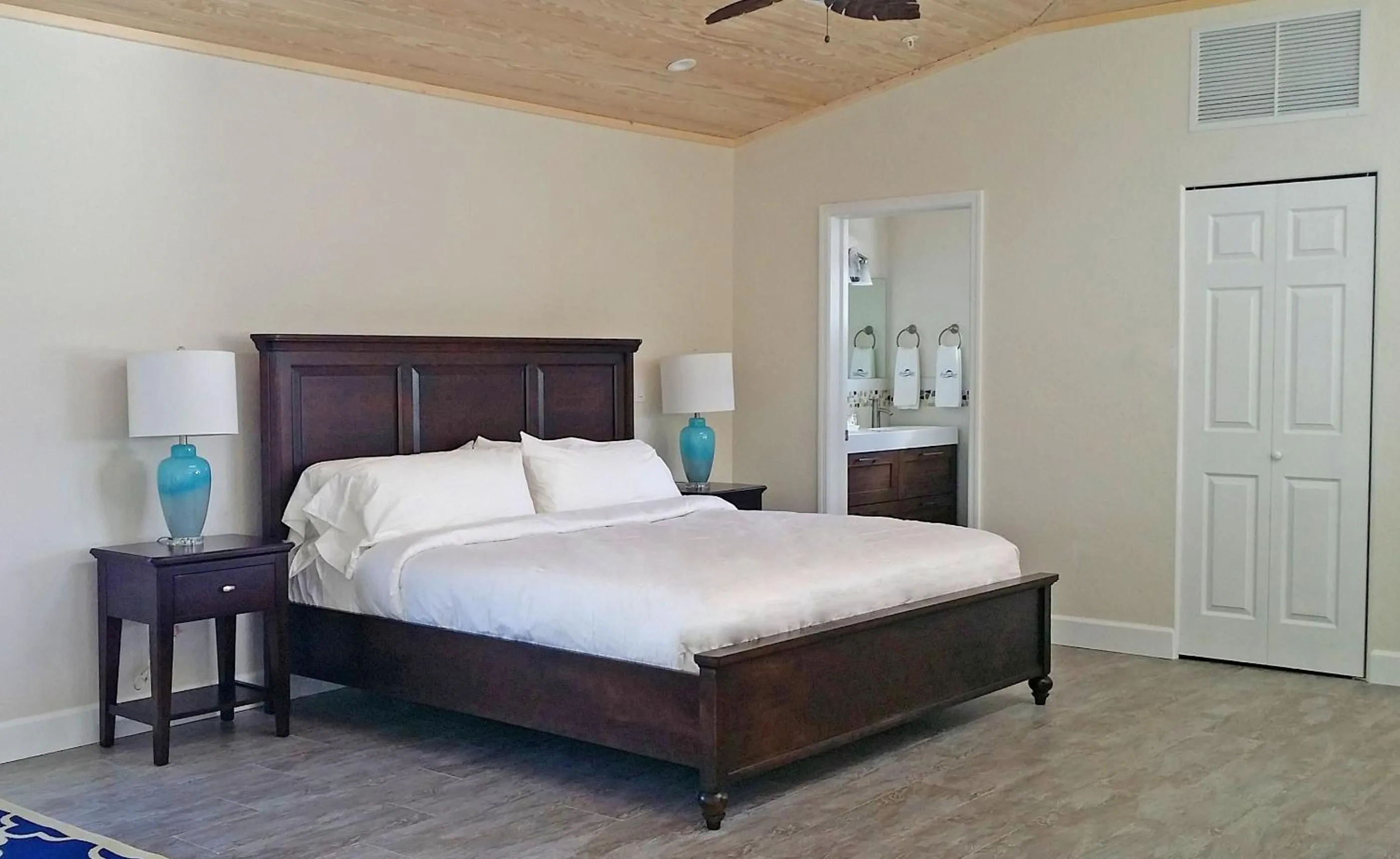 Bedroom, Bed in Dolphin Point Villas