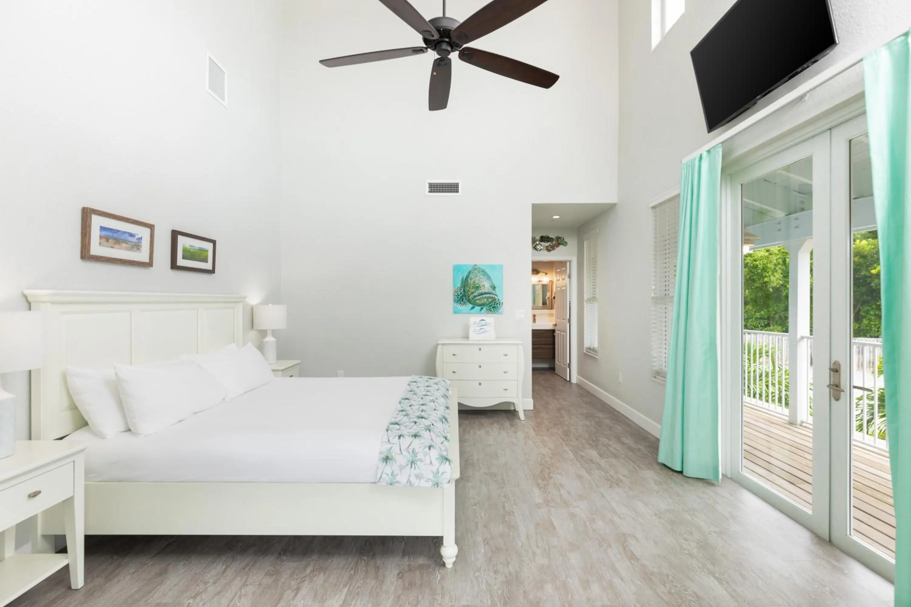 Bed in Dolphin Point Villas