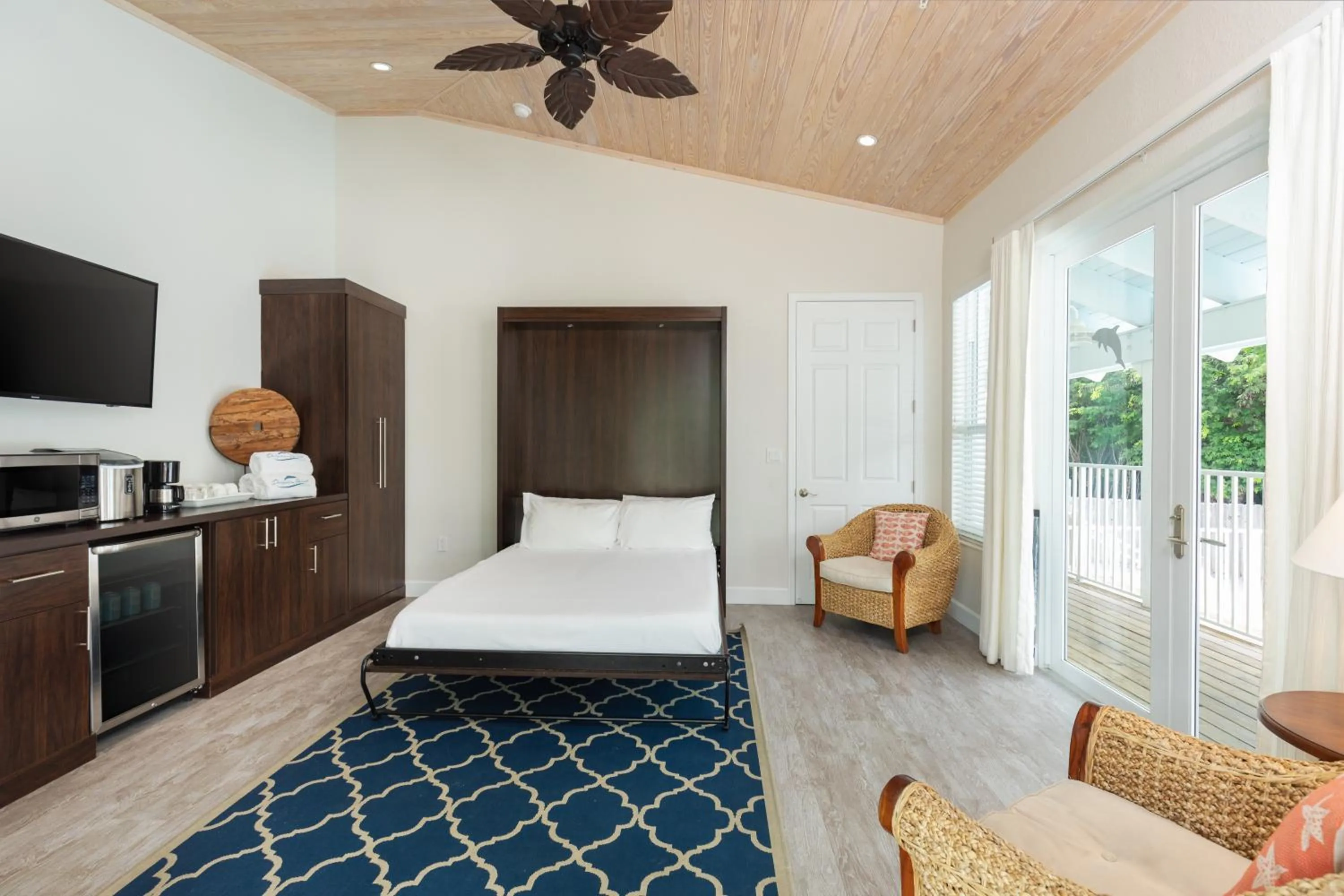 Bed in Dolphin Point Villas